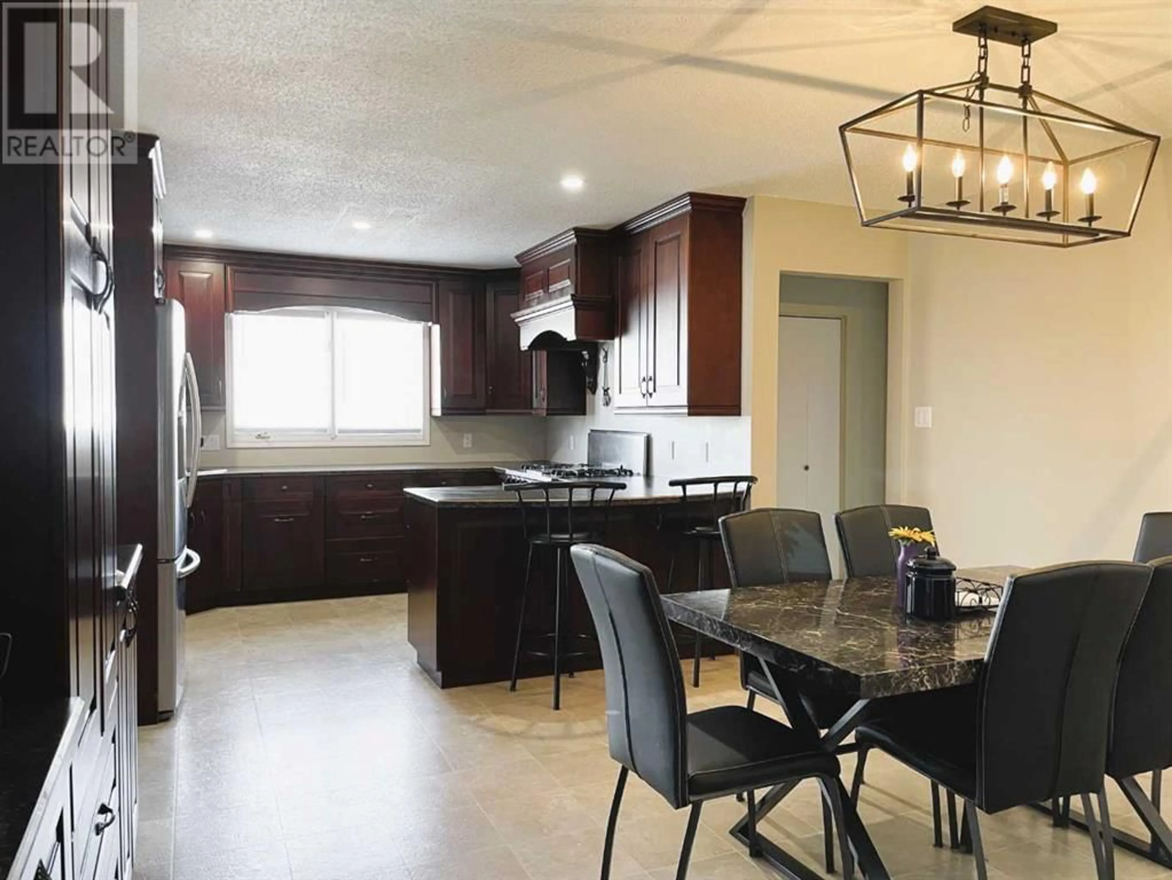 Contemporary kitchen for 10604 107 Avenue, Fairview Alberta T0H1L0