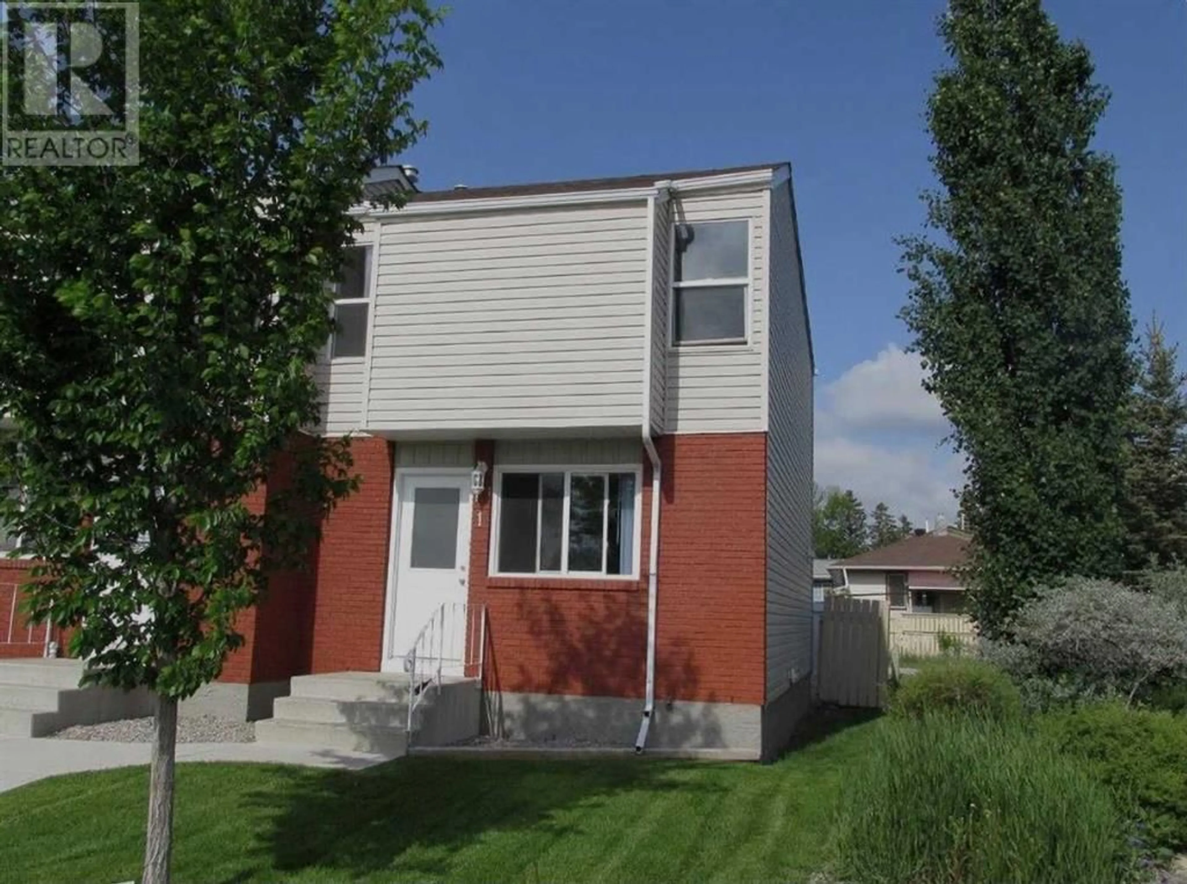 A pic from exterior of the house or condo for 1 717 1 Street SW, High River Alberta T1V1A2