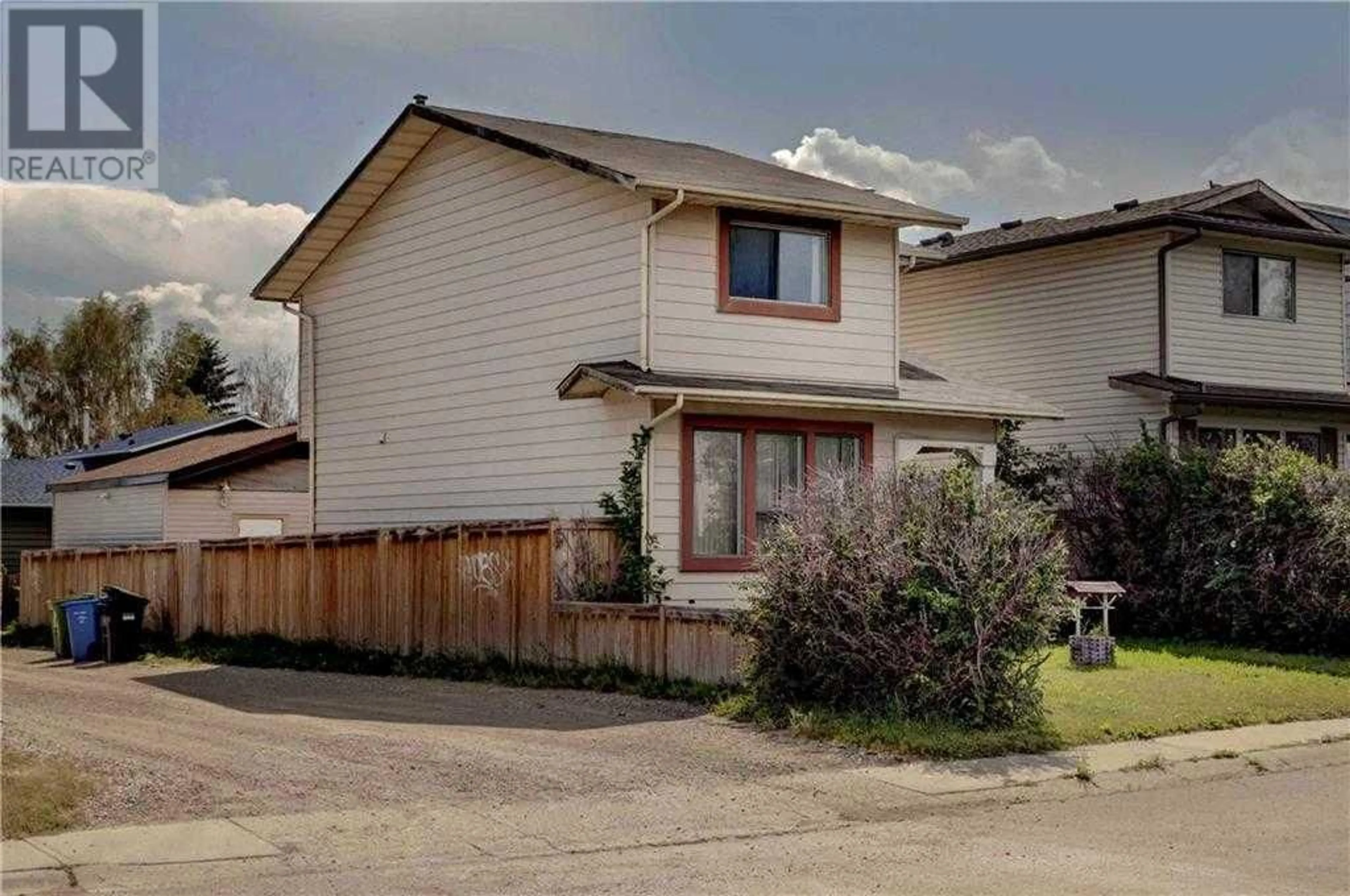 Frontside or backside of a home for 39 Templeton Bay NE, Calgary Alberta t1y4y4
