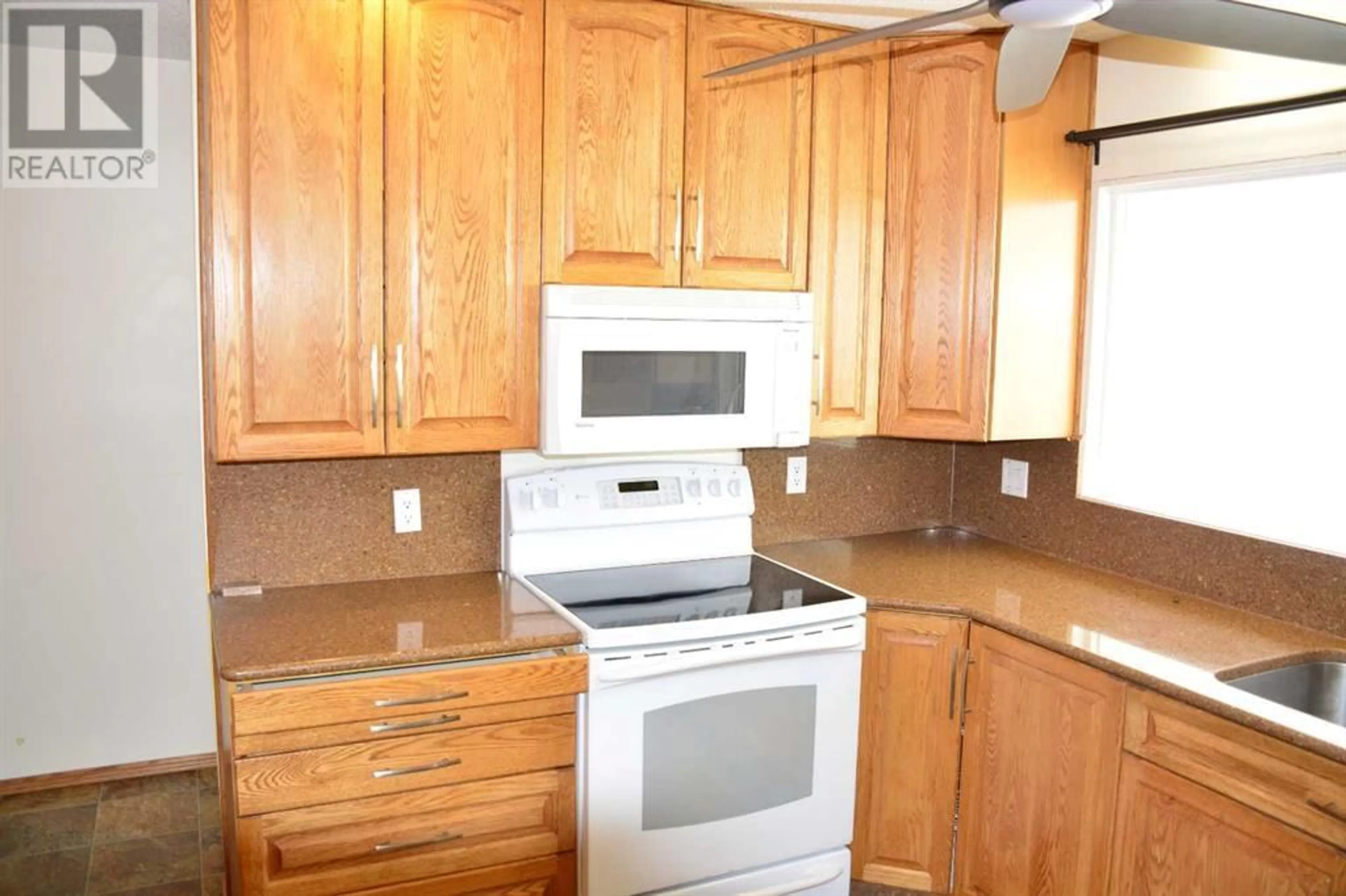 Standard kitchen for 9621 83 Avenue, Peace River Alberta T8S1A6