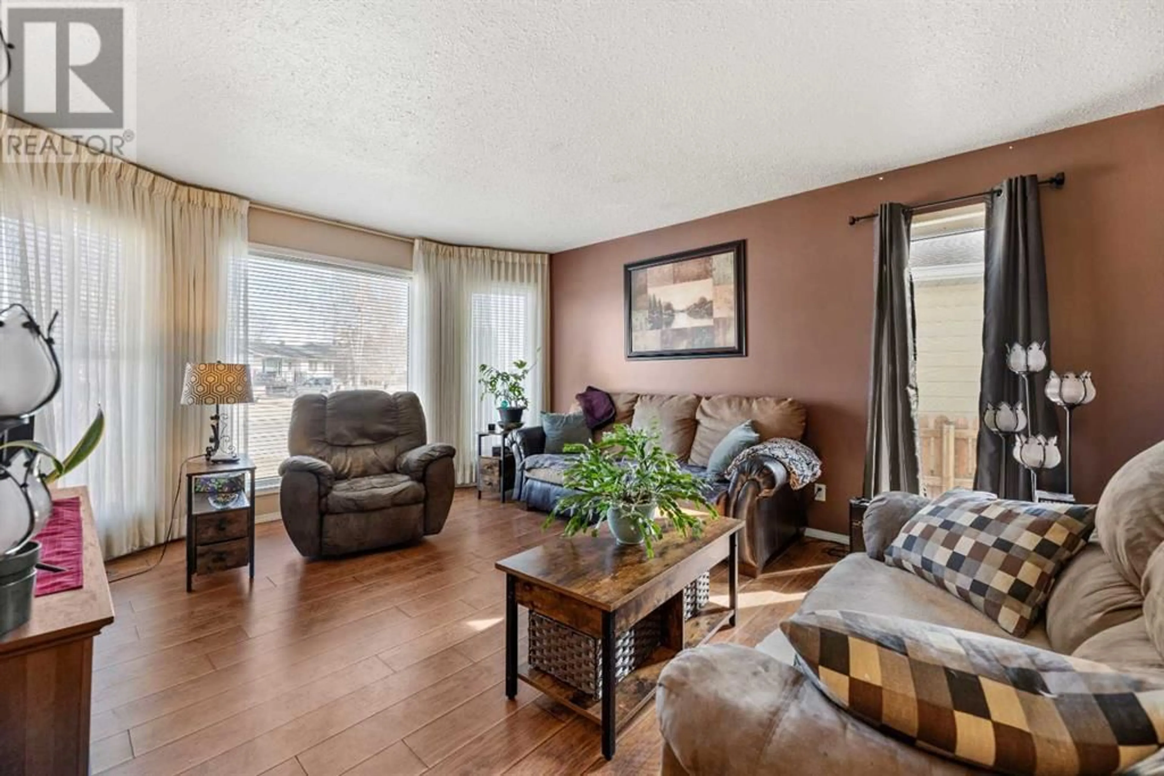 Living room for 4521 Shannon Drive, Olds Alberta T4H1C1
