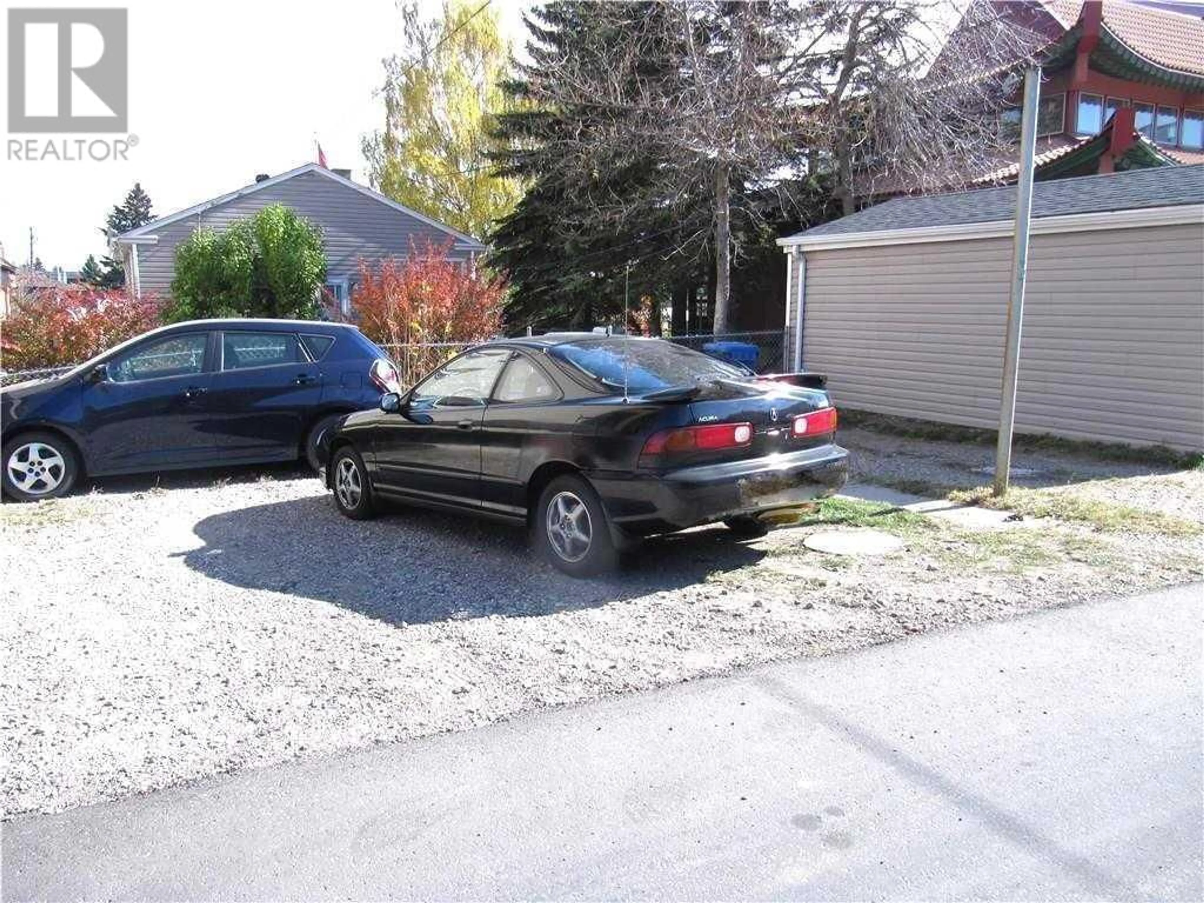 Parking for 2415 Centre Street NW, Calgary Alberta T2E2T8