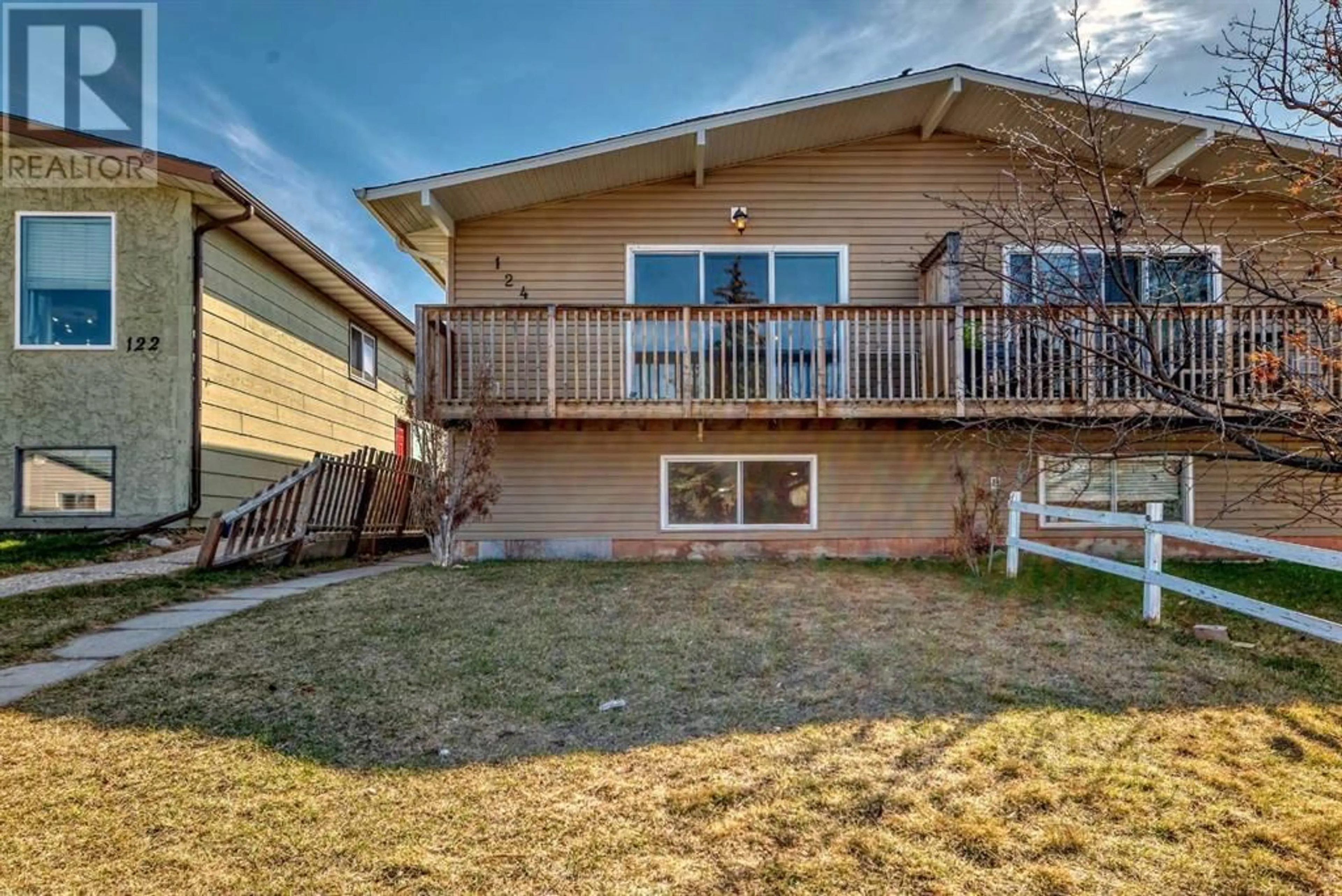 Frontside or backside of a home for 124 Albert Street SE, Airdrie Alberta T4P0B9