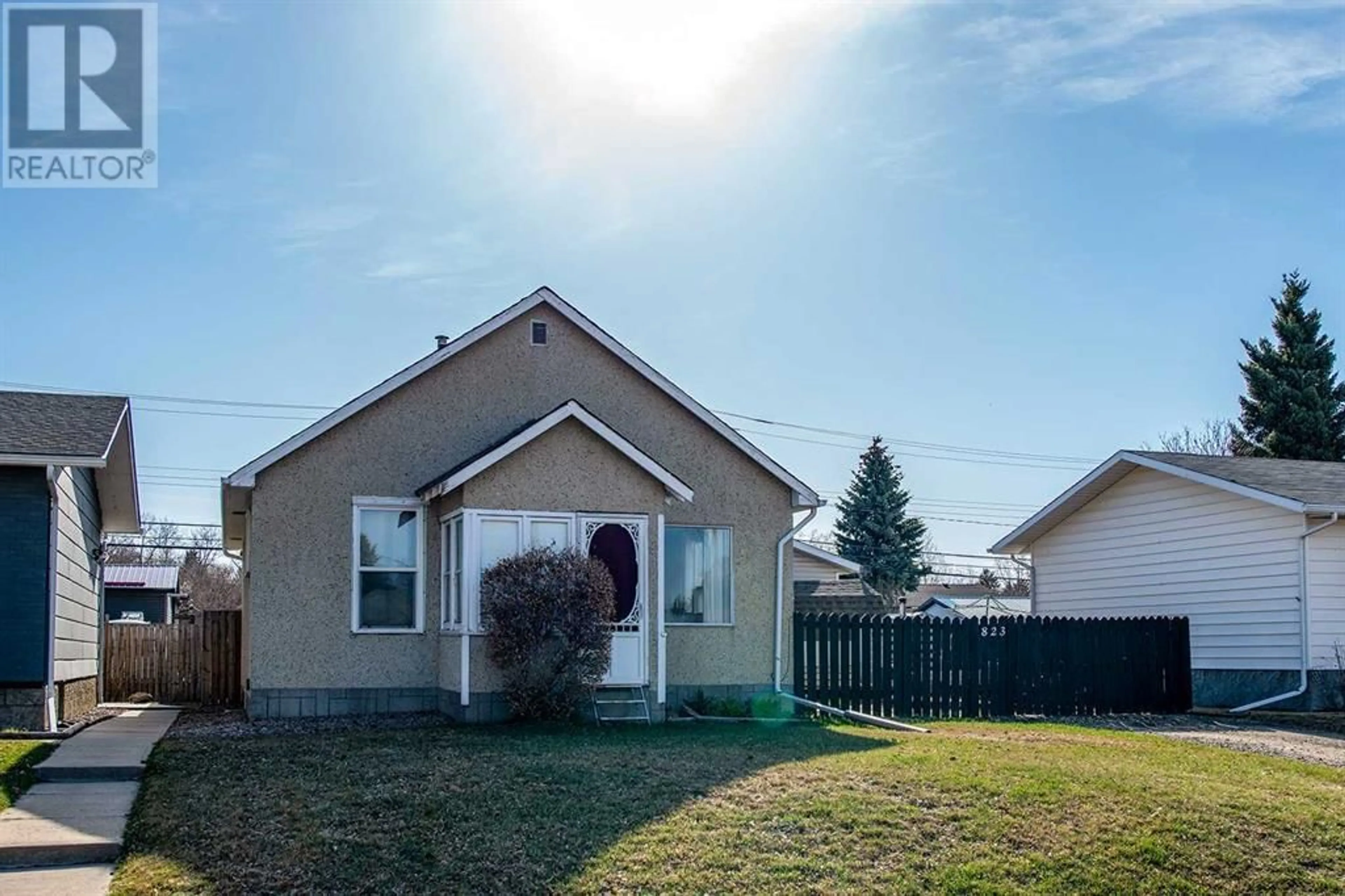 Frontside or backside of a home for 823 14 Street, Wainwright Alberta T9W1E9