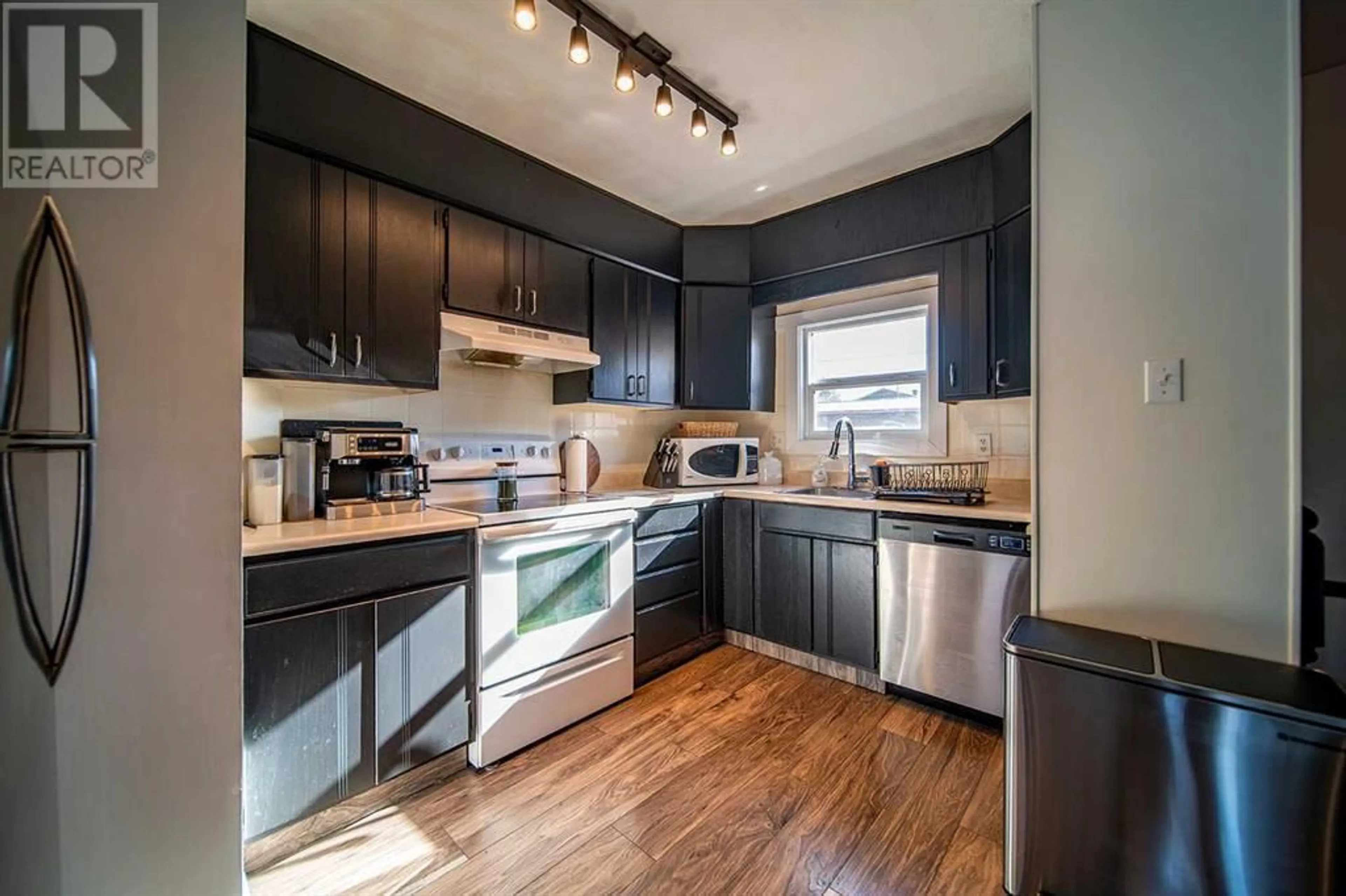 Standard kitchen for 823 14 Street, Wainwright Alberta T9W1E9