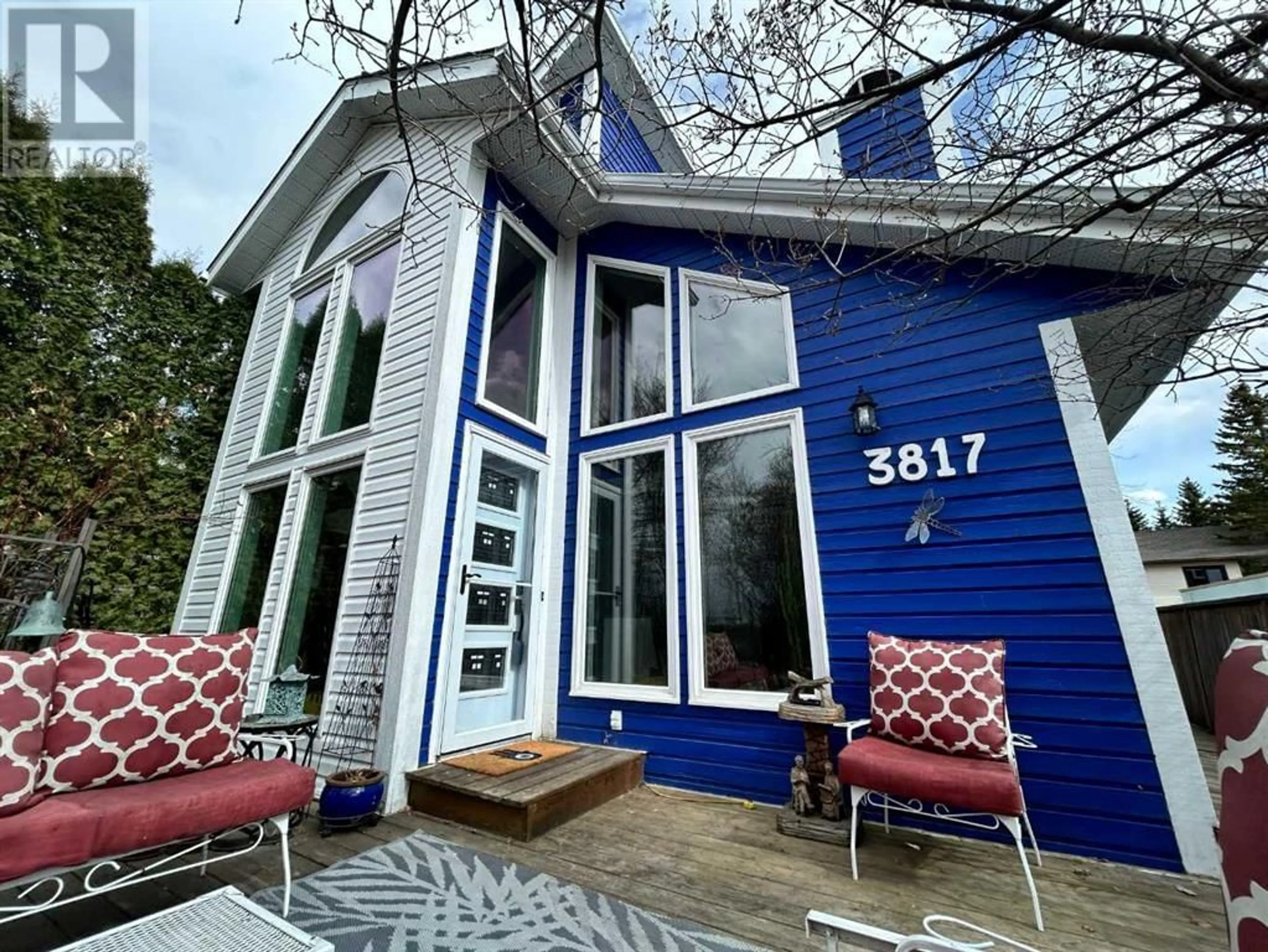 Home with vinyl exterior material for 3817 Lakeshore Drive, Sylvan Lake Alberta T4S1B8