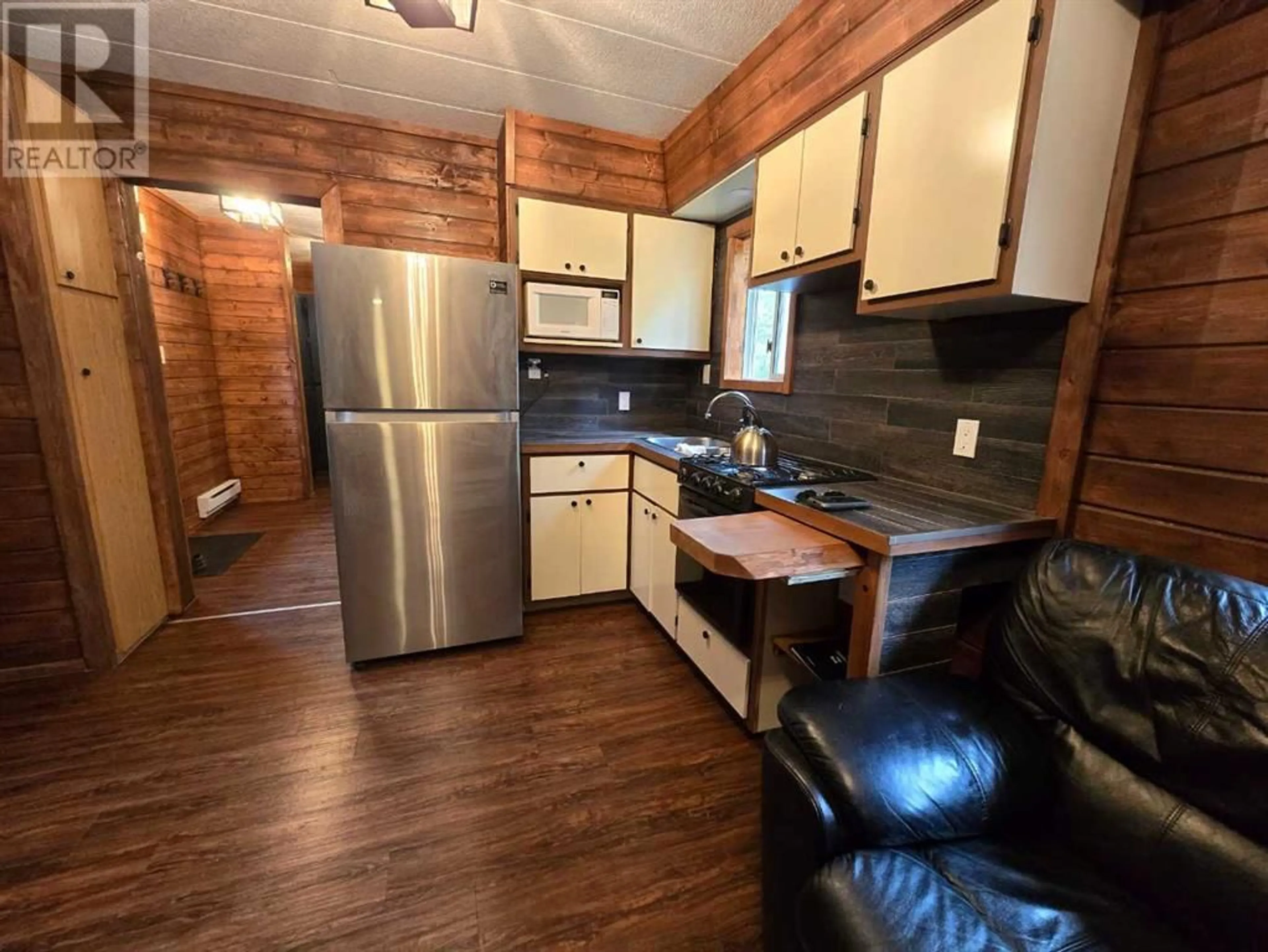 Standard kitchen for 5514 51 Street, Niton Junction Alberta T7E5A1