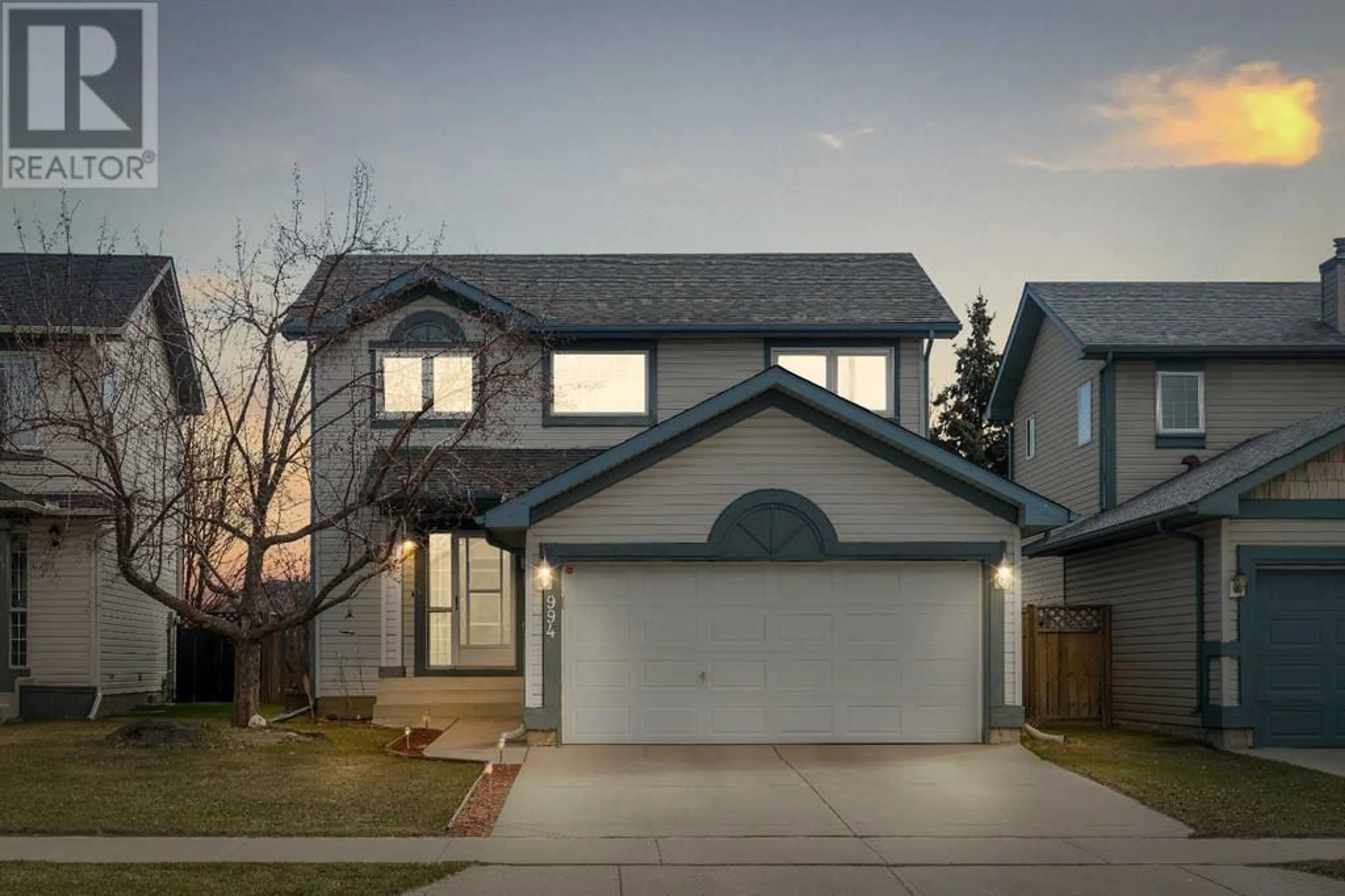 Frontside or backside of a home for 994 Coventry Drive NE, Calgary Alberta T3K4P1