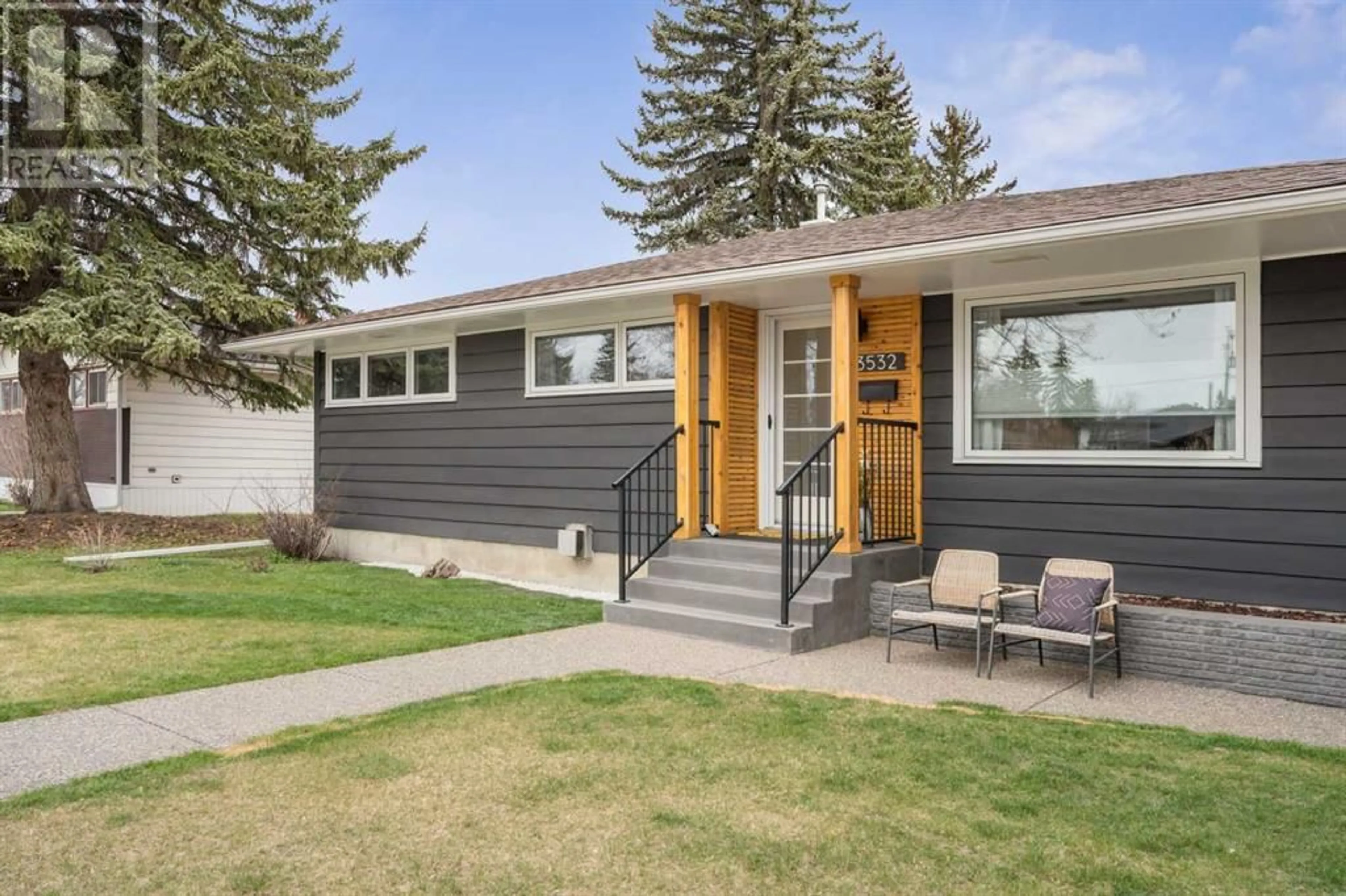 Home with vinyl exterior material for 3532 35 Avenue SW, Calgary Alberta T3E1A3