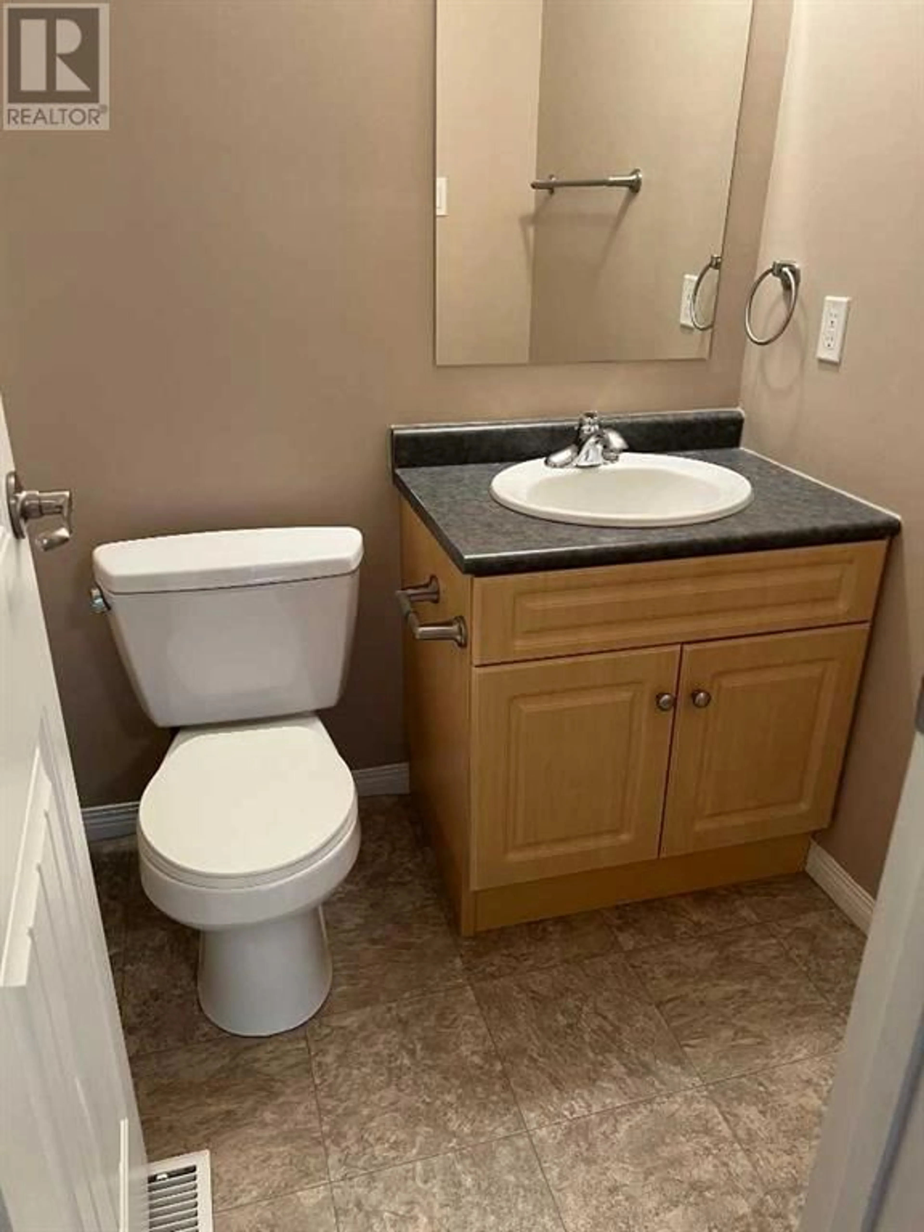 Standard bathroom for 103 502 1 Street, Fox Creek Alberta T0H1P0