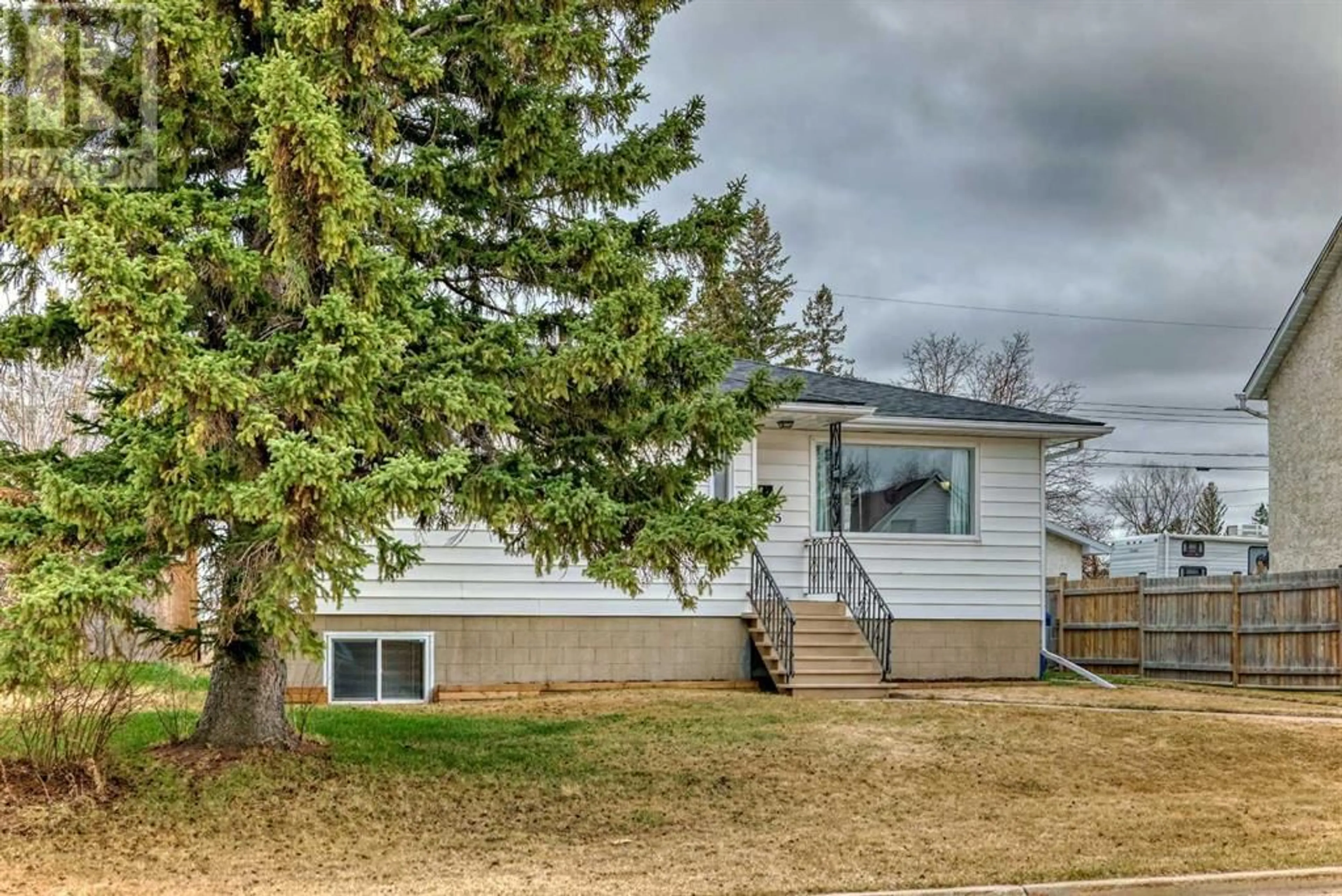 A pic from exterior of the house or condo for 2105 19 Avenue, Bowden Alberta T0M0K0