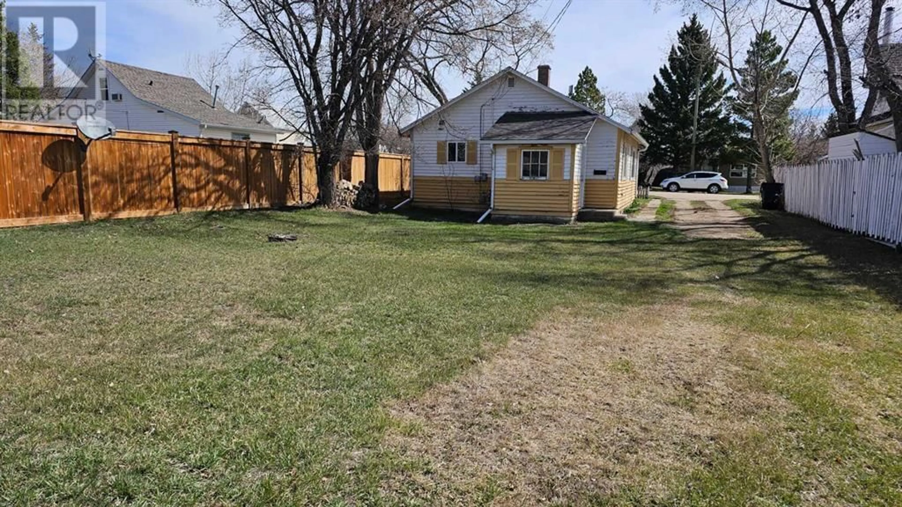 Fenced yard for 5120 49 Street, Consort Alberta T0C1B0