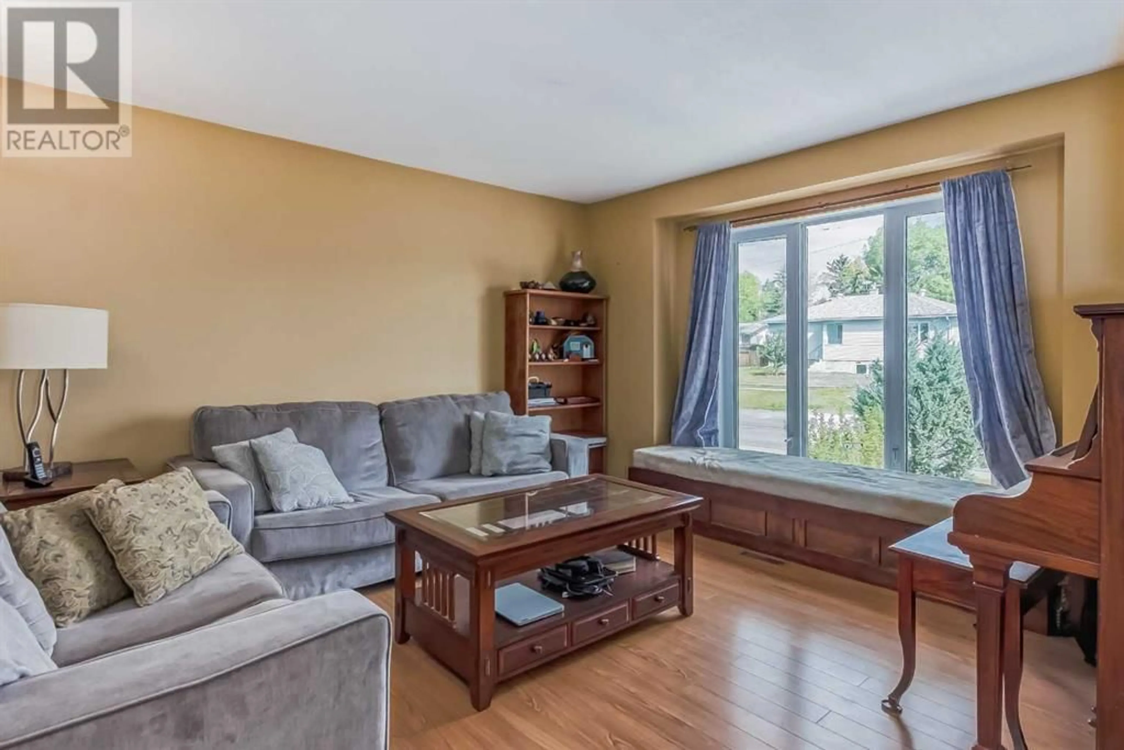 Living room for 227 Frederick Avenue W, Standard Alberta T0J3G0