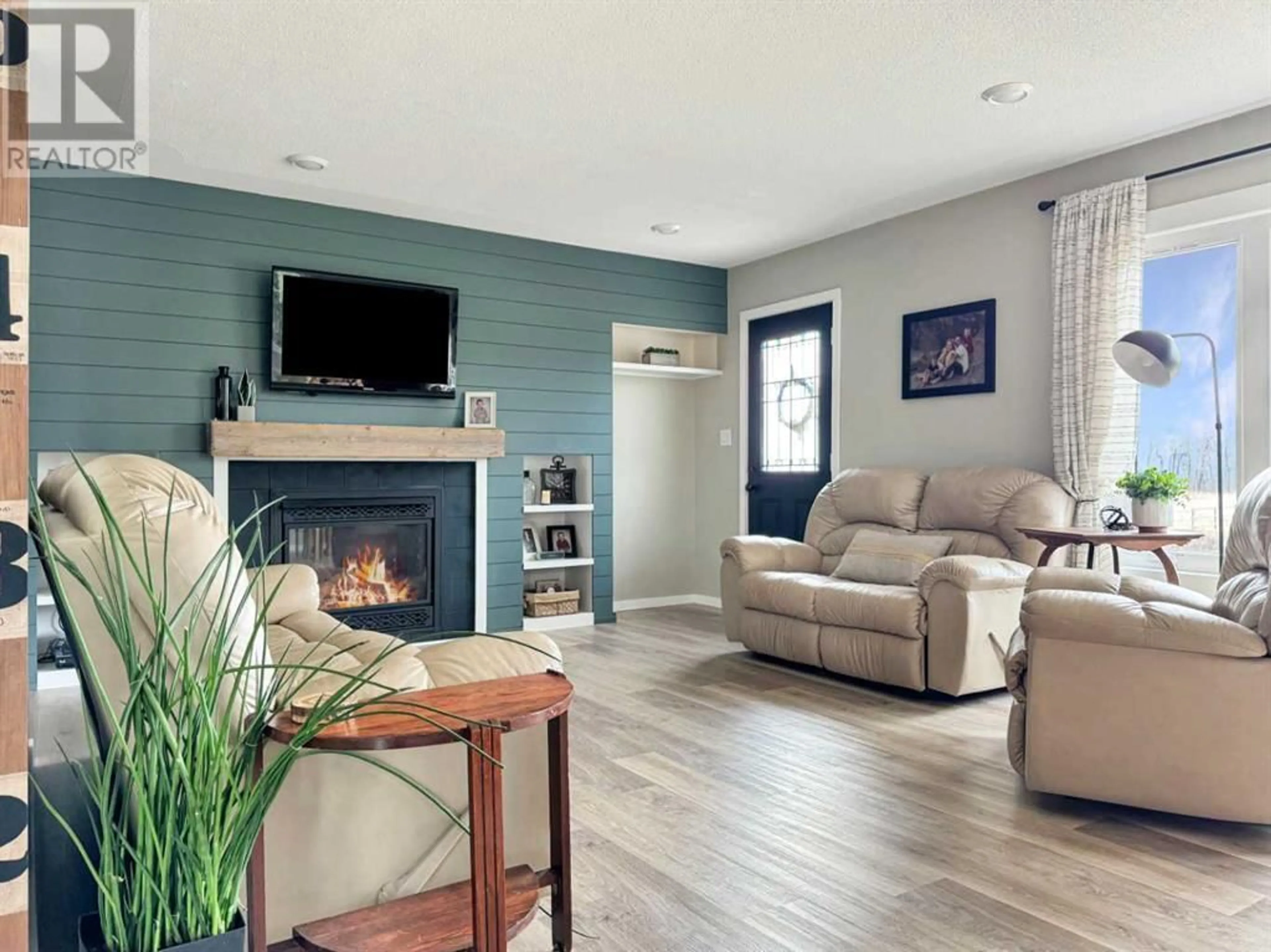 Living room for RR 19-5 39254, Rural Stettler No. 6, County of Alberta T0C2L0