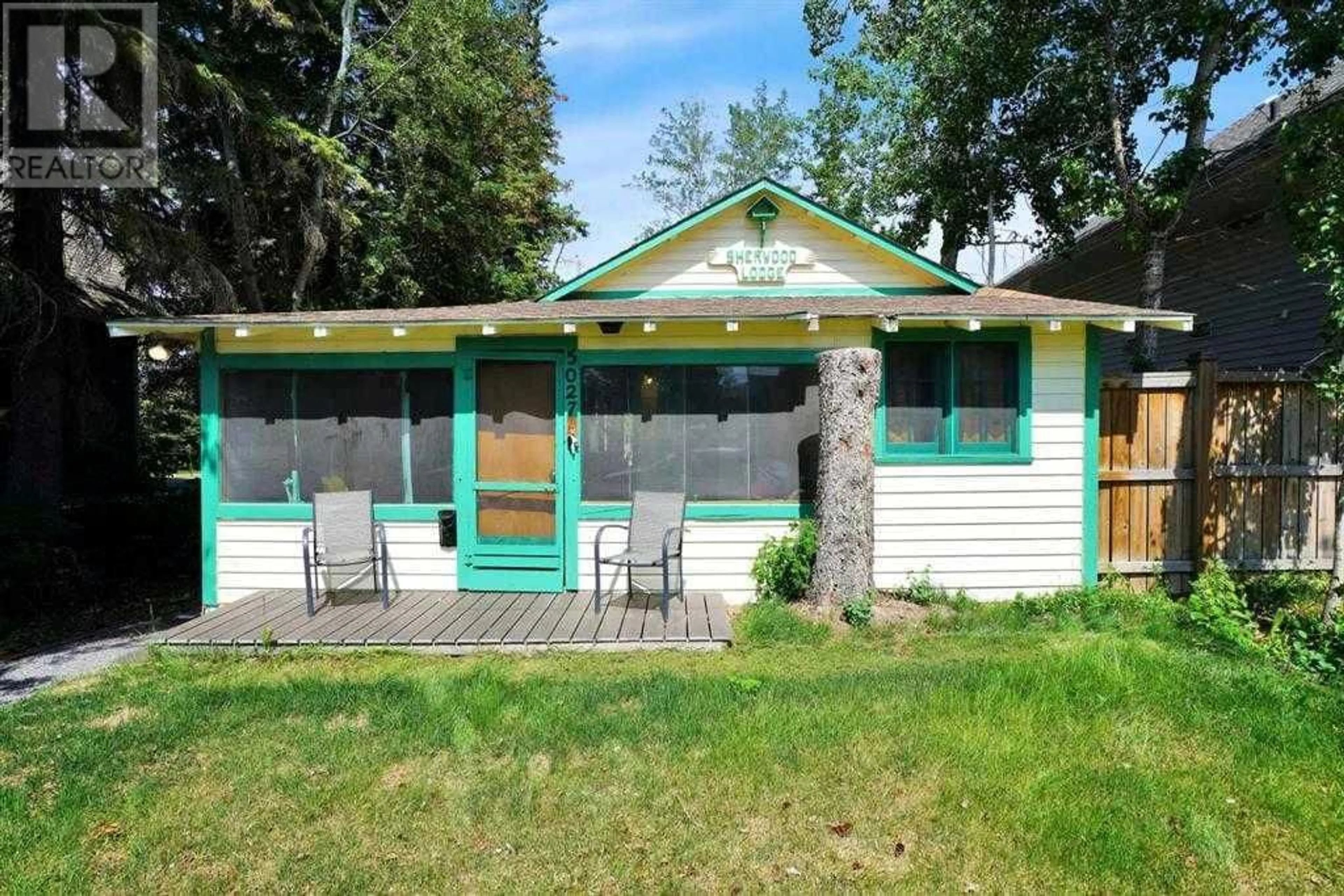 Cottage for 5027 35 Street, Sylvan Lake Alberta T4S1B3