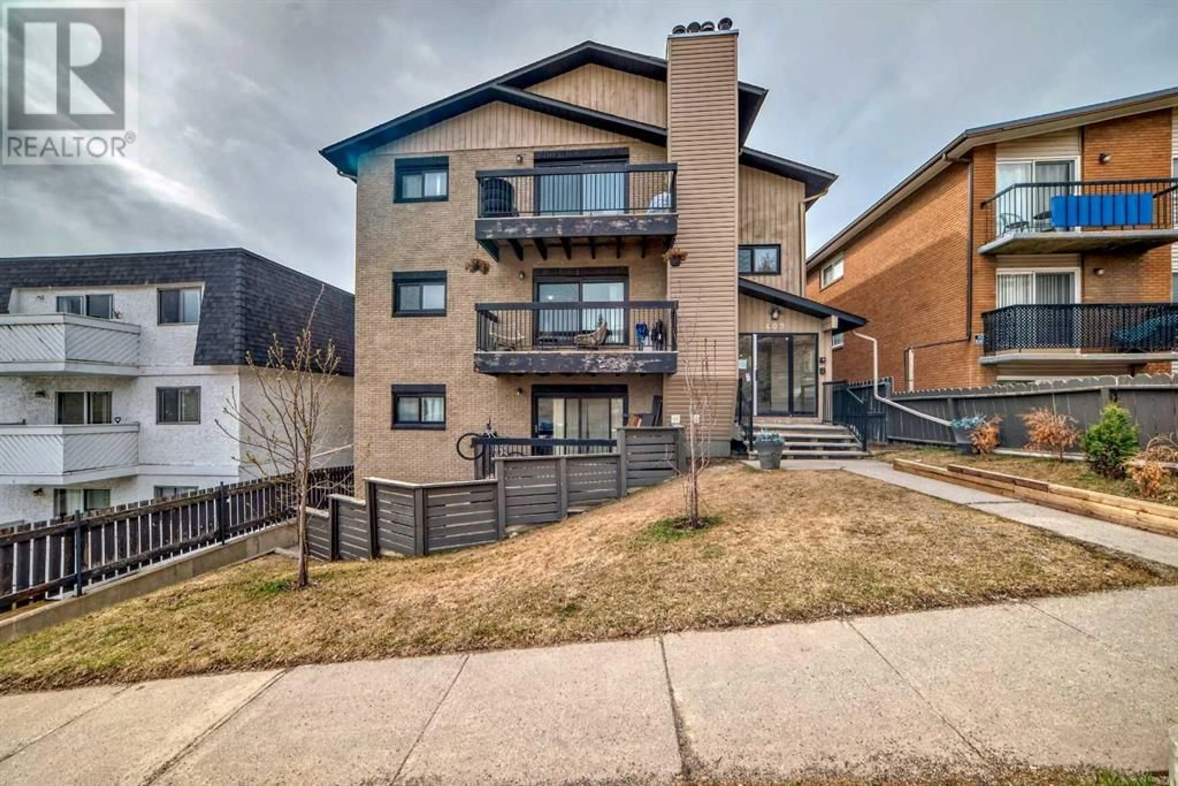 A pic from exterior of the house or condo for 203 409 1 Avenue NE, Calgary Alberta T2E0B3