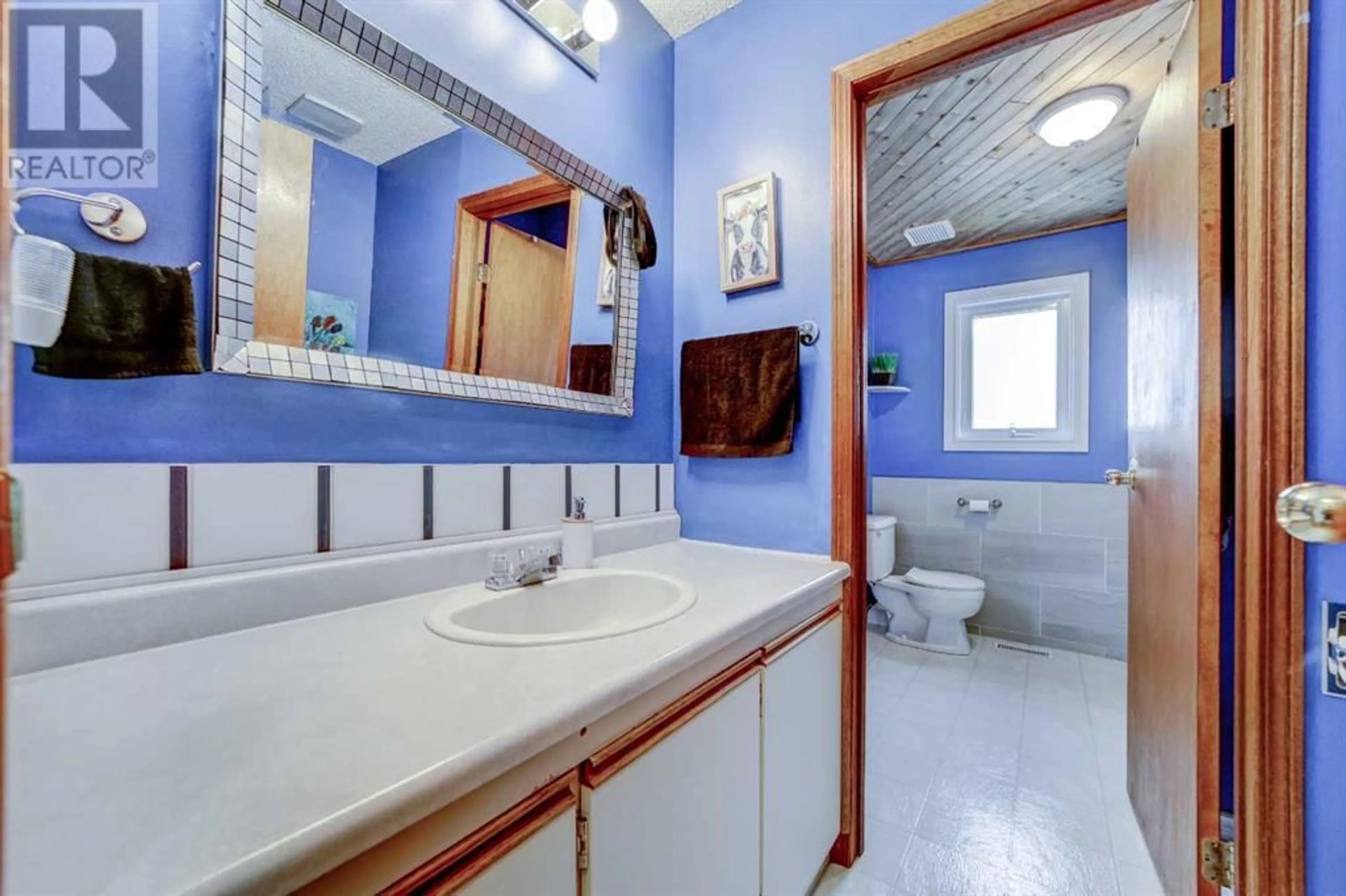 Bathroom for 1709 21 A Street, Coaldale Alberta T1M1K2