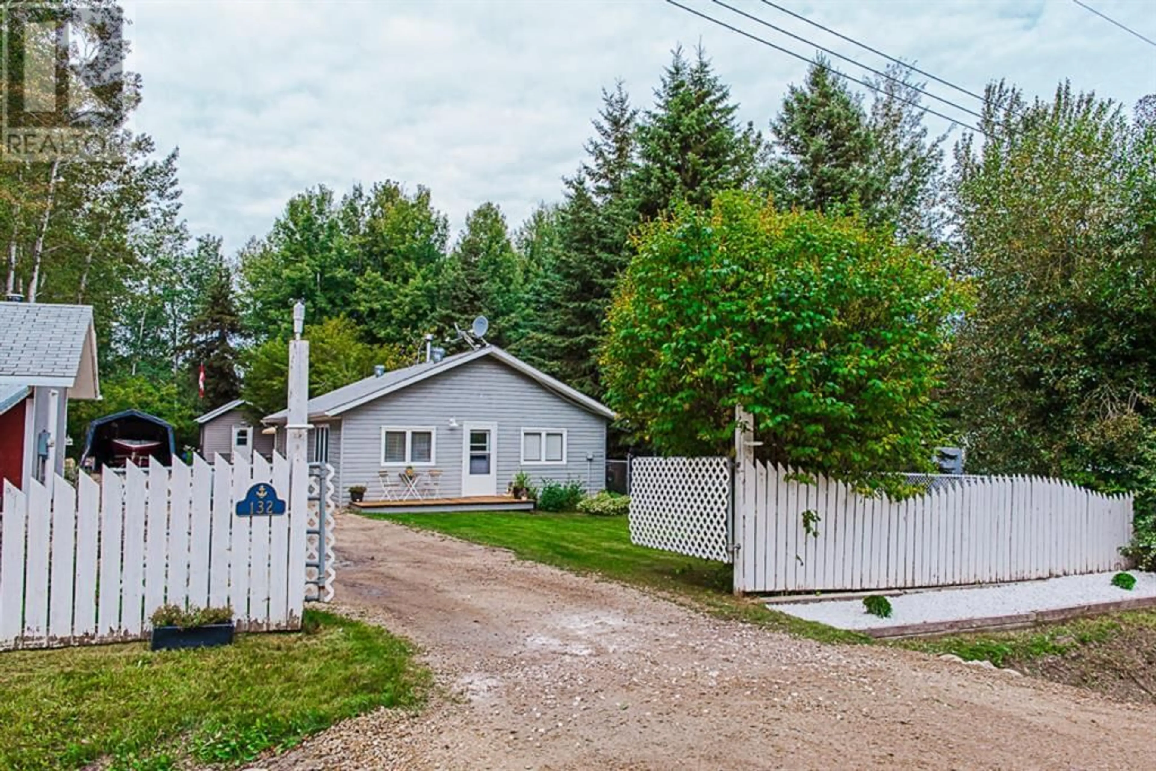 Cottage for 132-70544 Range Road 243, Rural Greenview No. 16, M.D. of Alberta T0H3N0