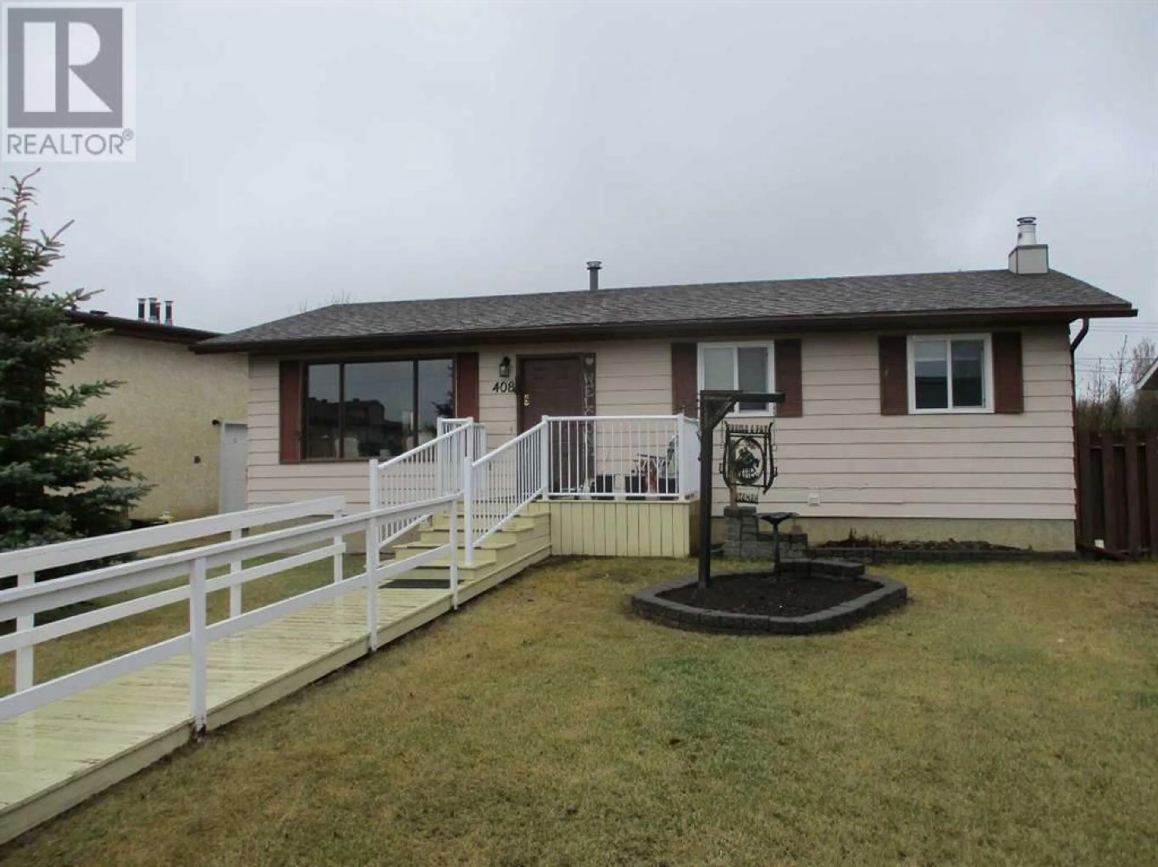 Frontside or backside of a home for 408 3rd Street NW, Manning Alberta T0H2M0