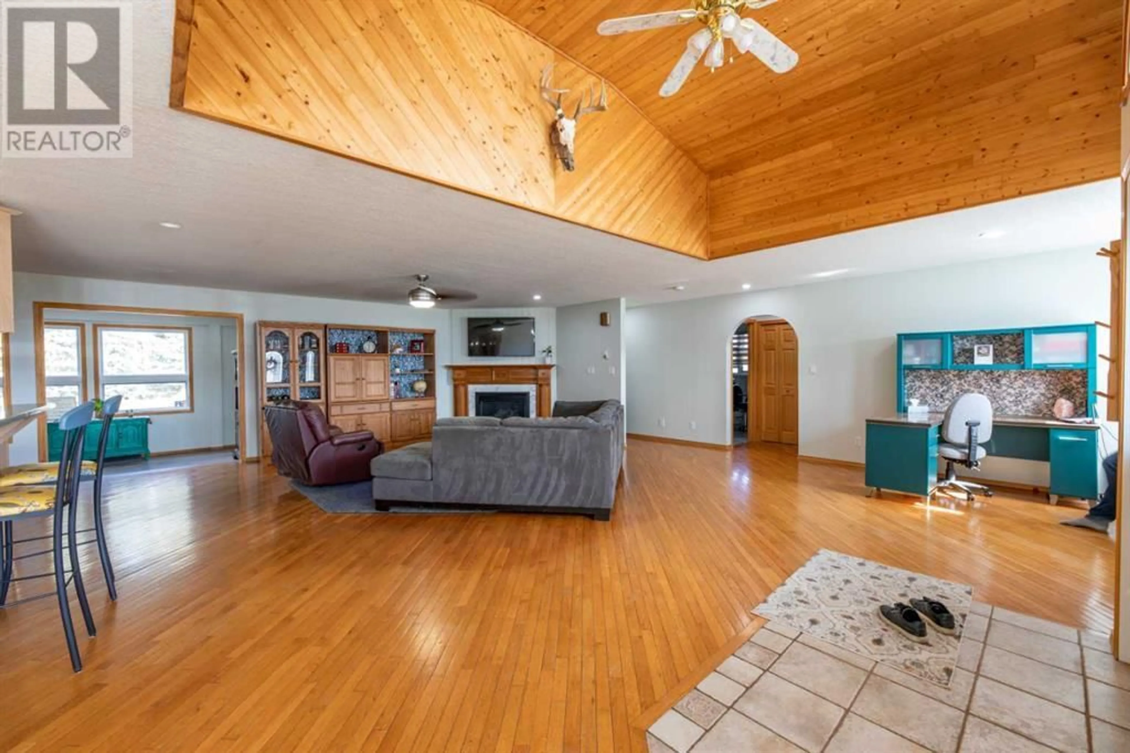 Living room for 15 Maskuta Estates, Rural Yellowhead County Alberta T7V1X3
