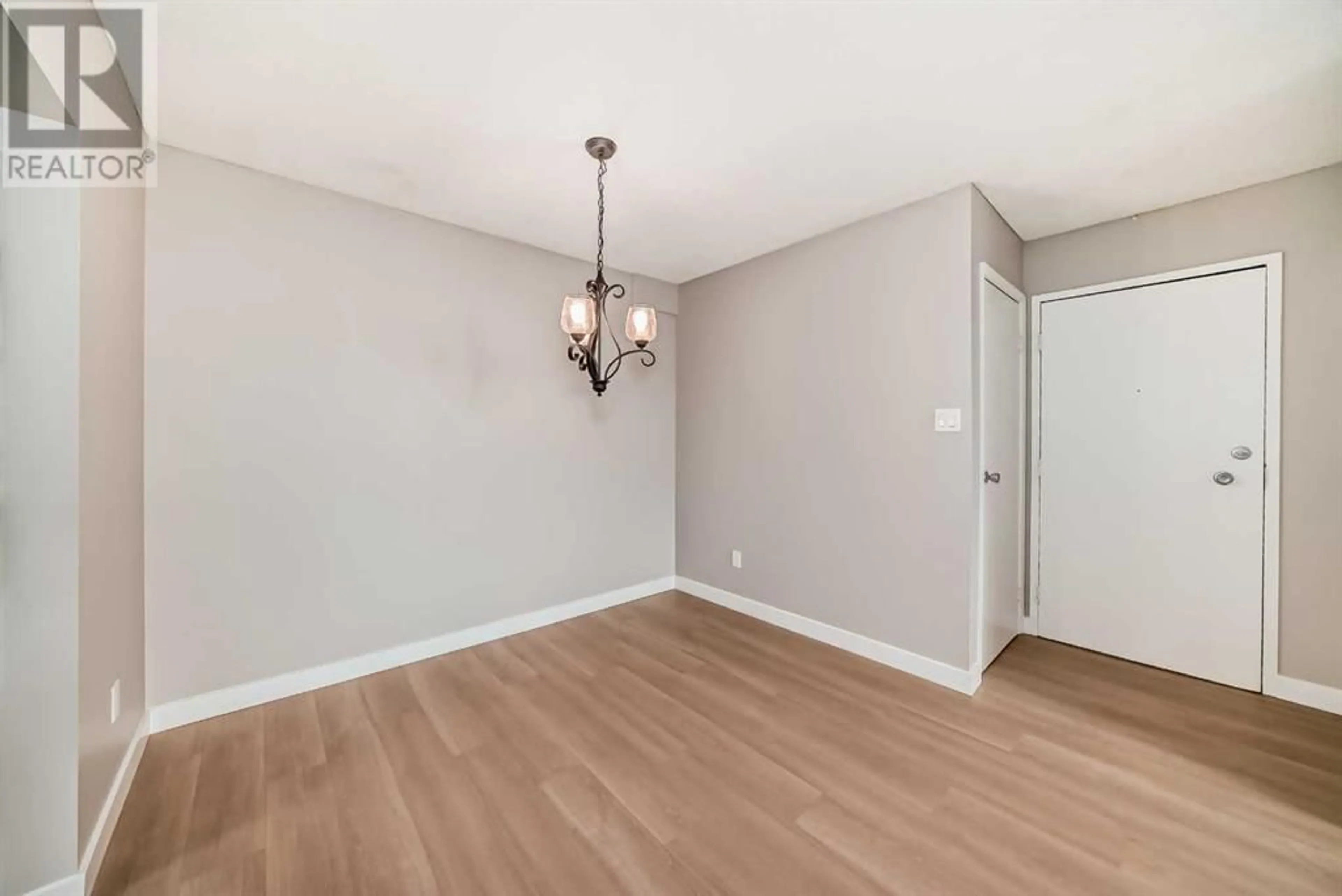 A pic of a room for 9307 315 Southampton Drive SW, Calgary Alberta T2W2T6