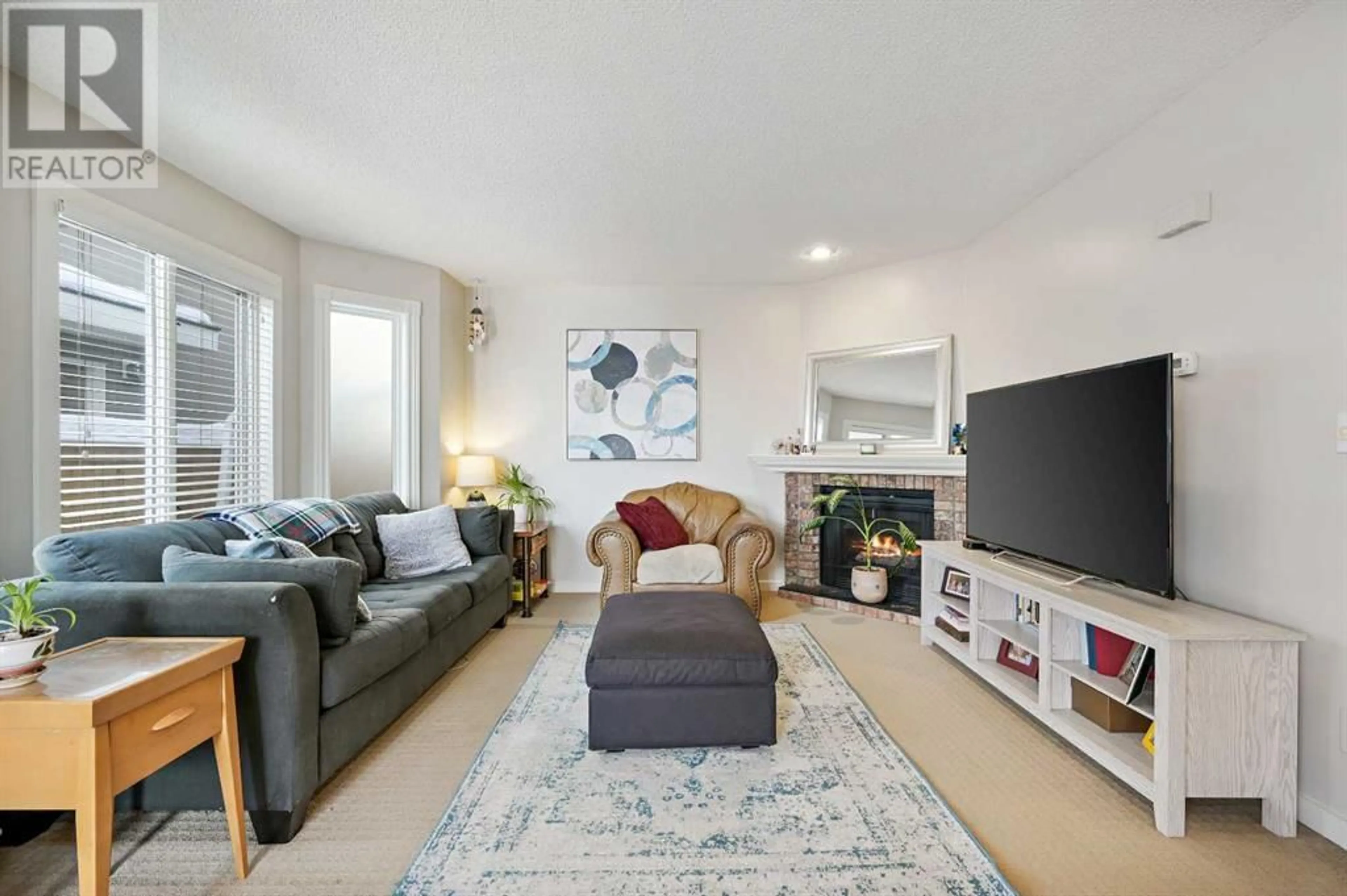 Living room for 3 2417 28 Street SW, Calgary Alberta T3E2H7