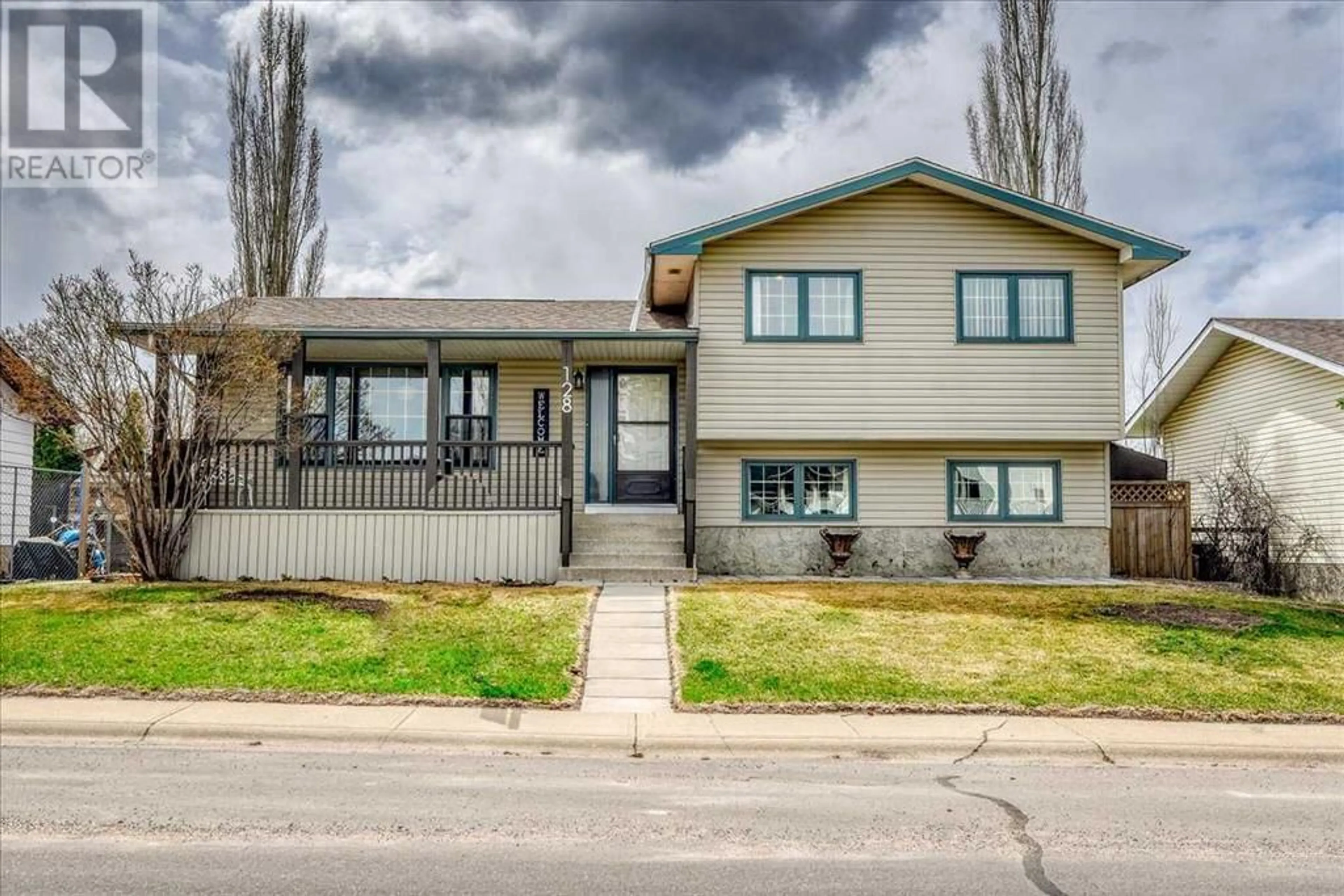 Frontside or backside of a home for 128 Thistle Way, Strathmore Alberta T1P1C7