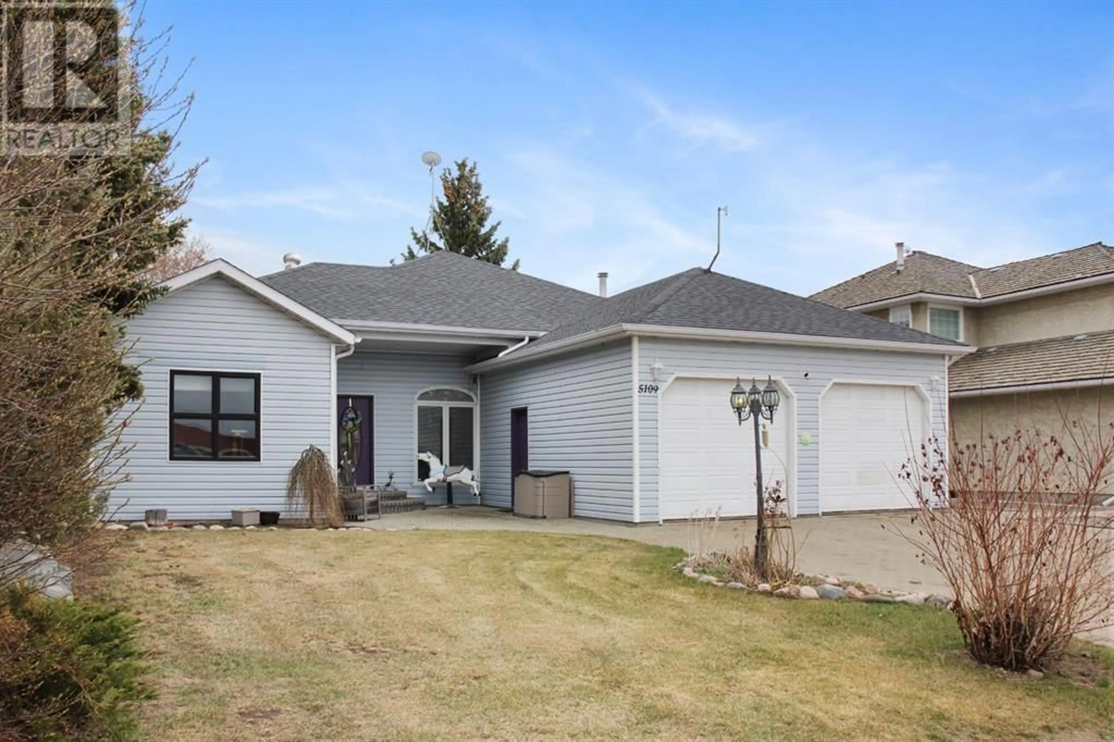 Frontside or backside of a home for 5109 59 Street, Daysland Alberta T0B1A0