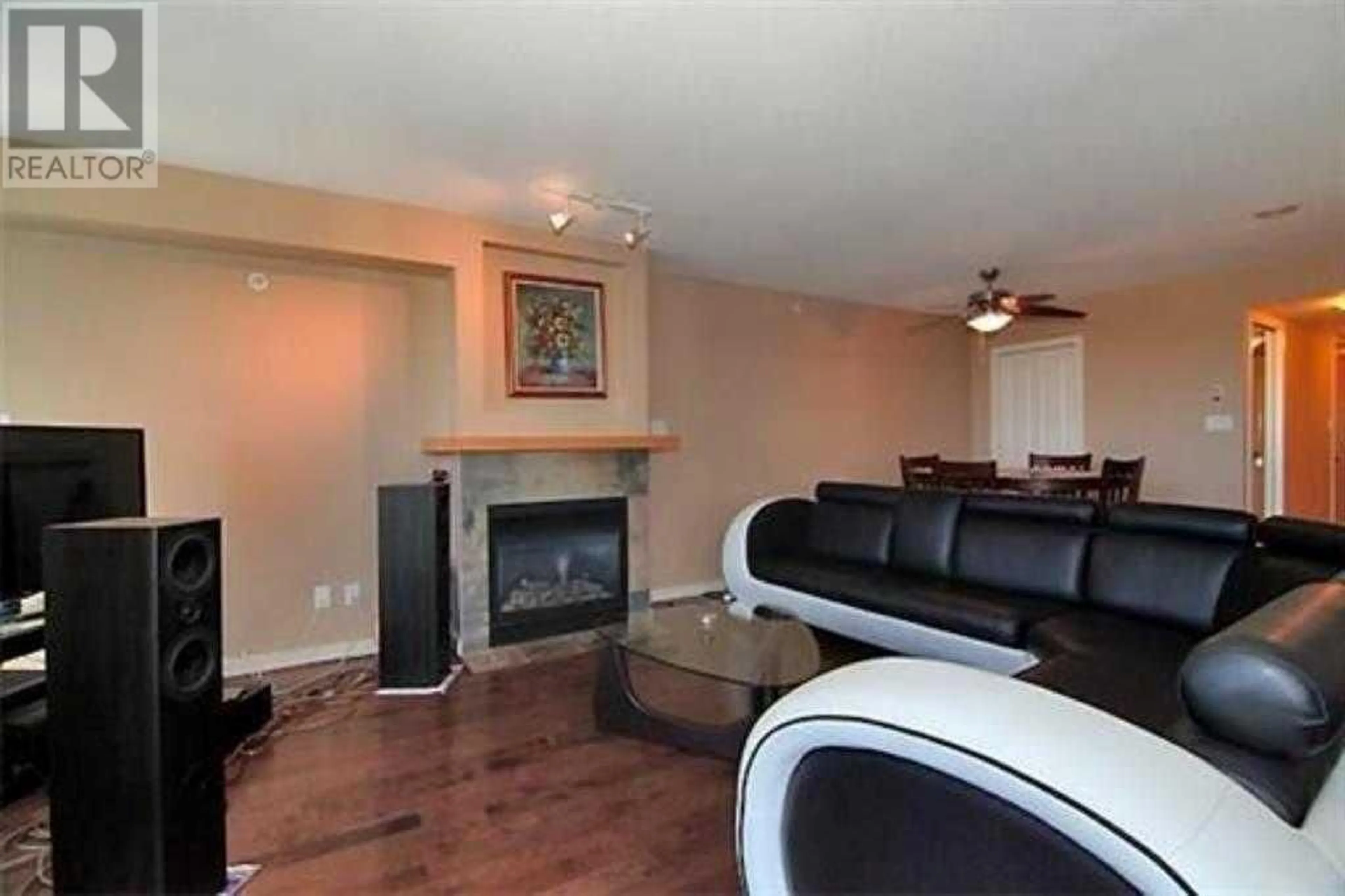 Living room for 1804 1078 6 Avenue SW, Calgary Alberta T2P5N6