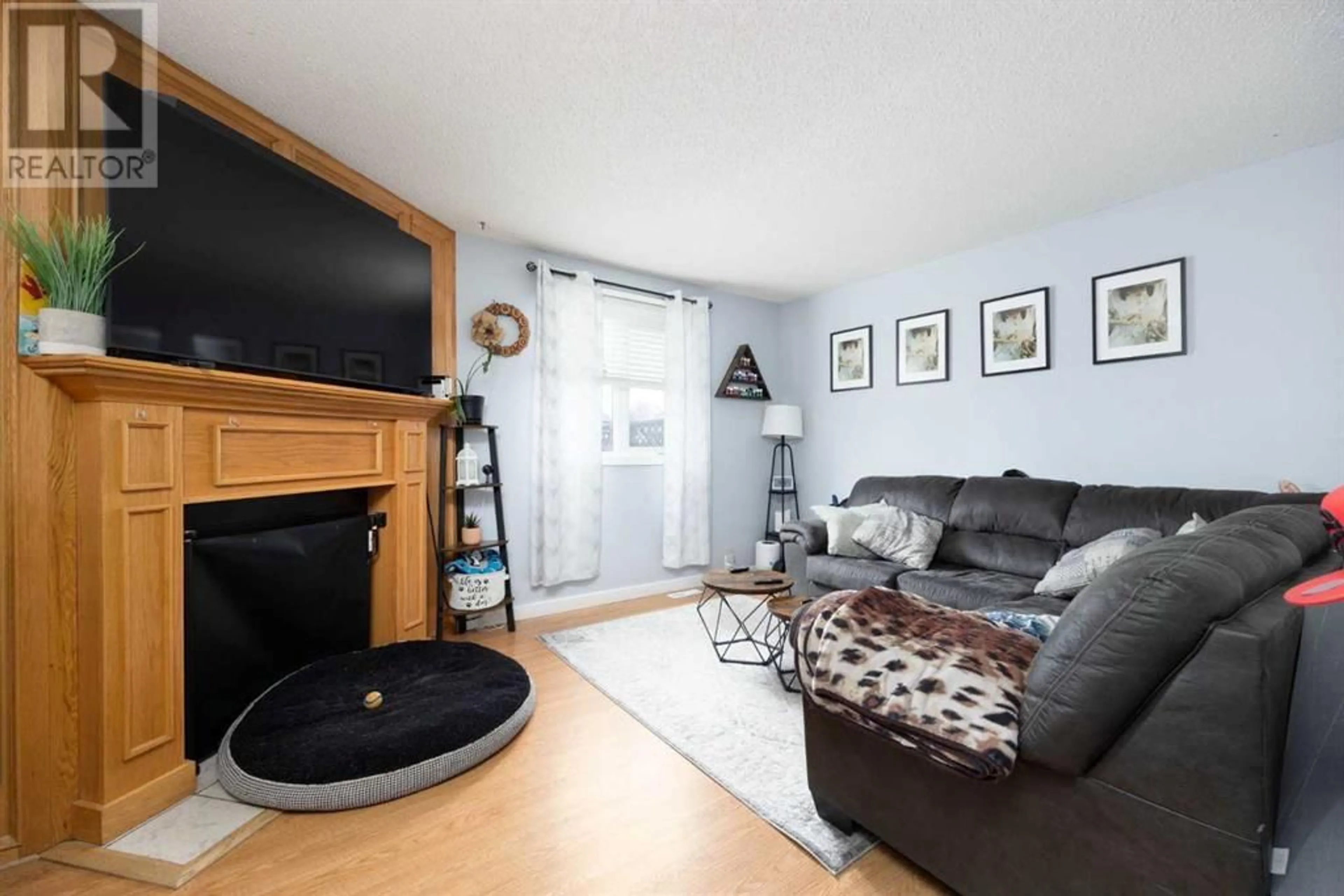 Living room for 231 Athabasca Avenue, Fort McMurray Alberta T9K1G5