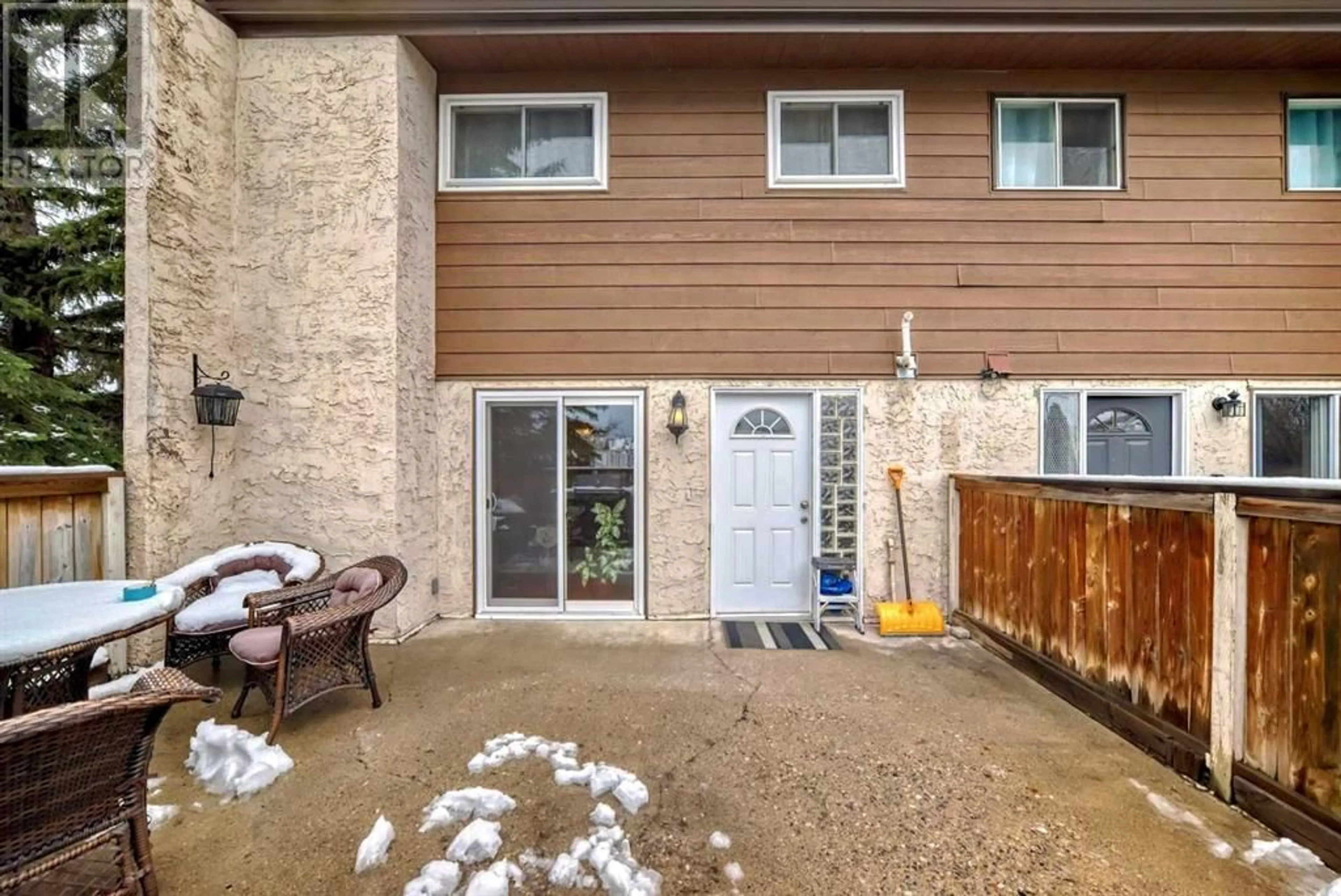 A pic from exterior of the house or condo for 327 5404 10 Avenue SE, Calgary Alberta T2A5G4