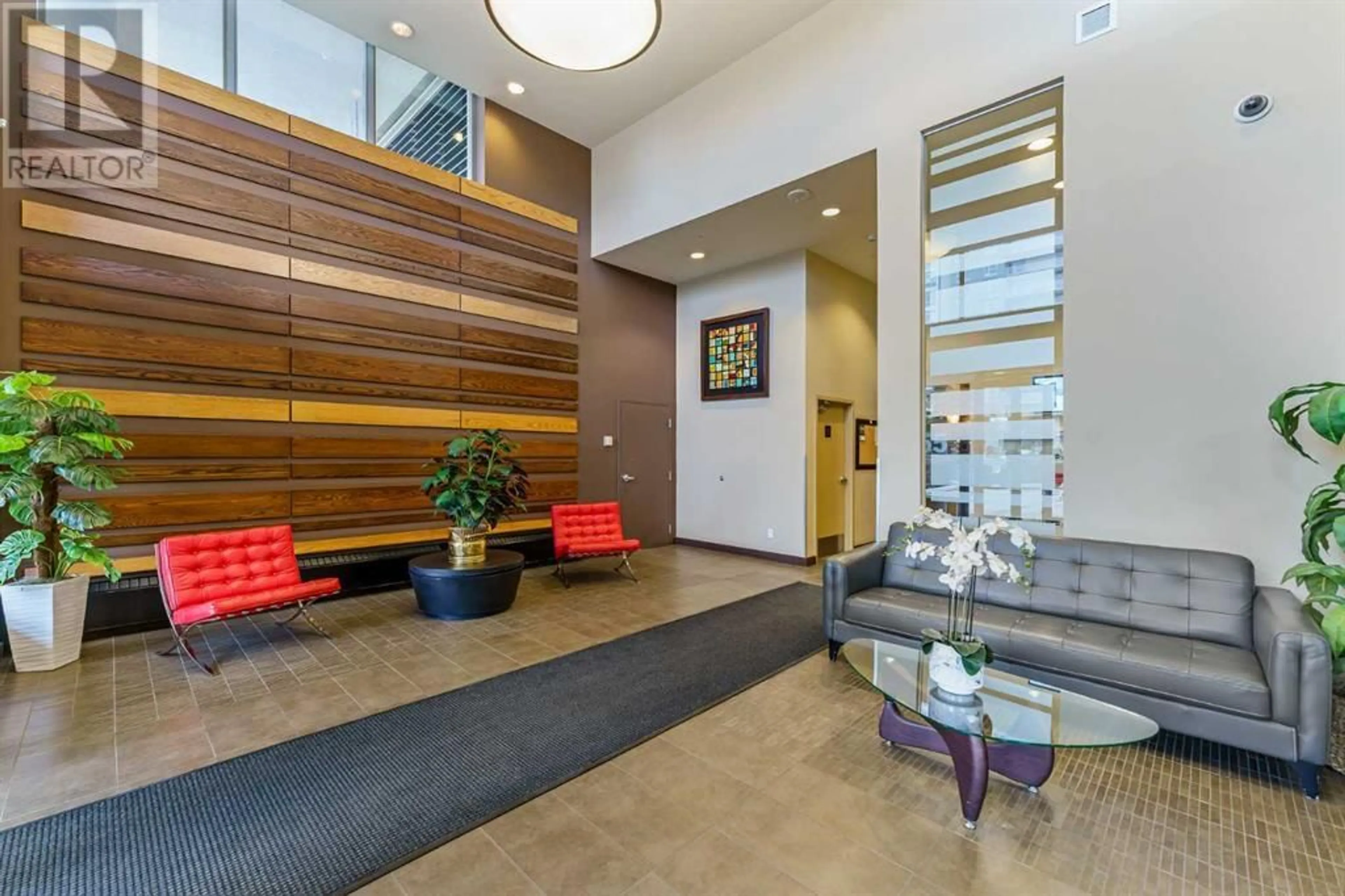 Indoor lobby for 1706 55 Spruce Place SW, Calgary Alberta T3C3X5