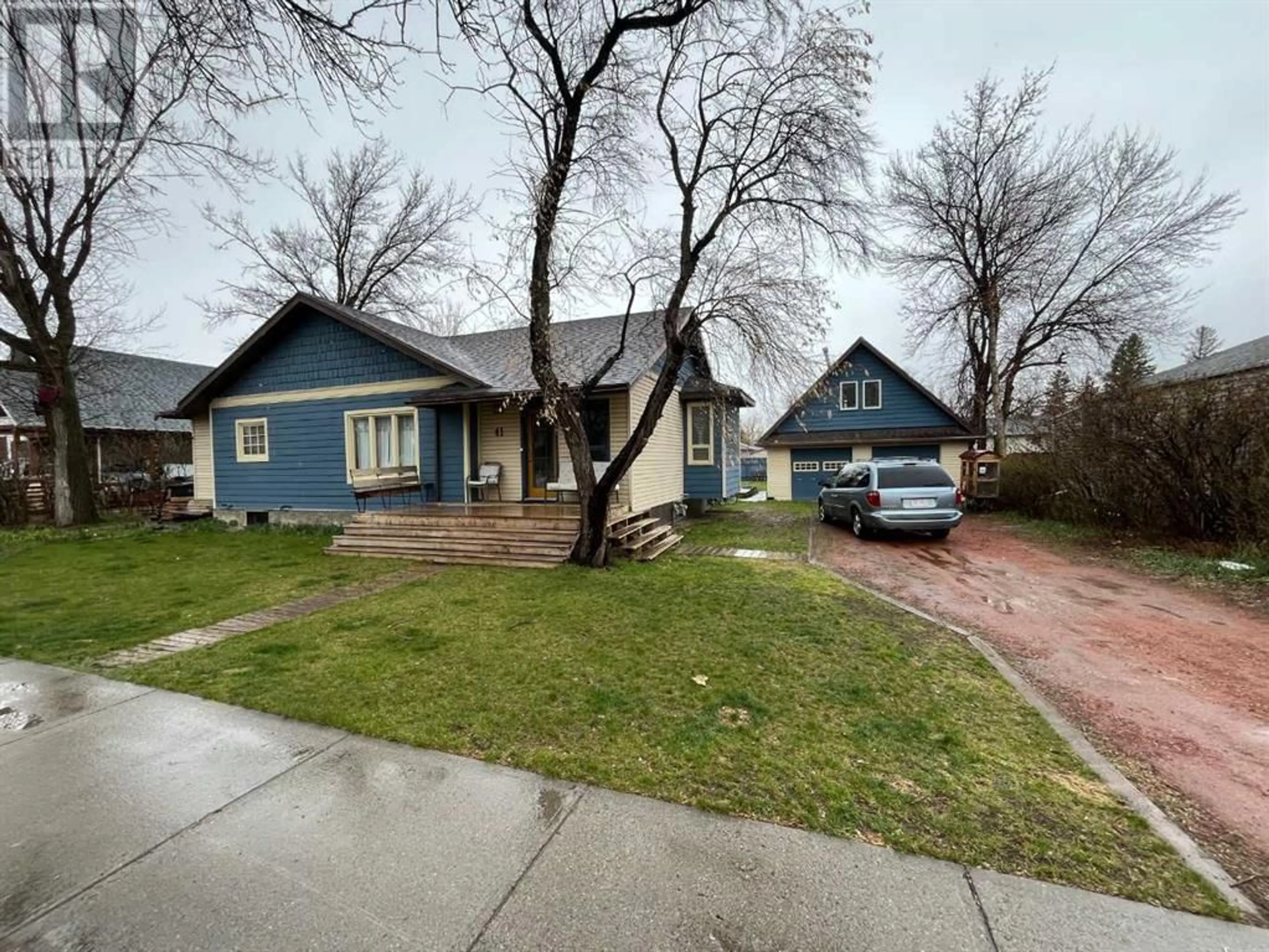 Frontside or backside of a home for 41 1 Avenue S, Magrath Alberta T0K1J0