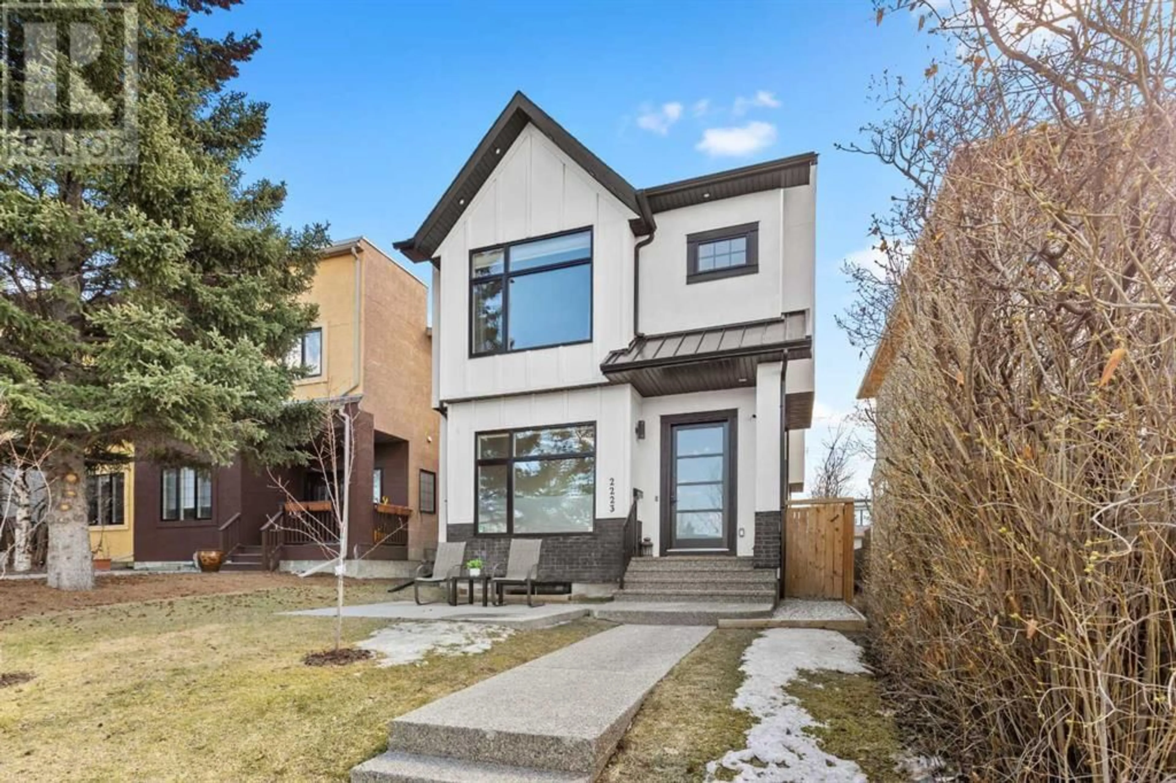 Frontside or backside of a home for 2223 27 Avenue SW, Calgary Alberta T2T1J1