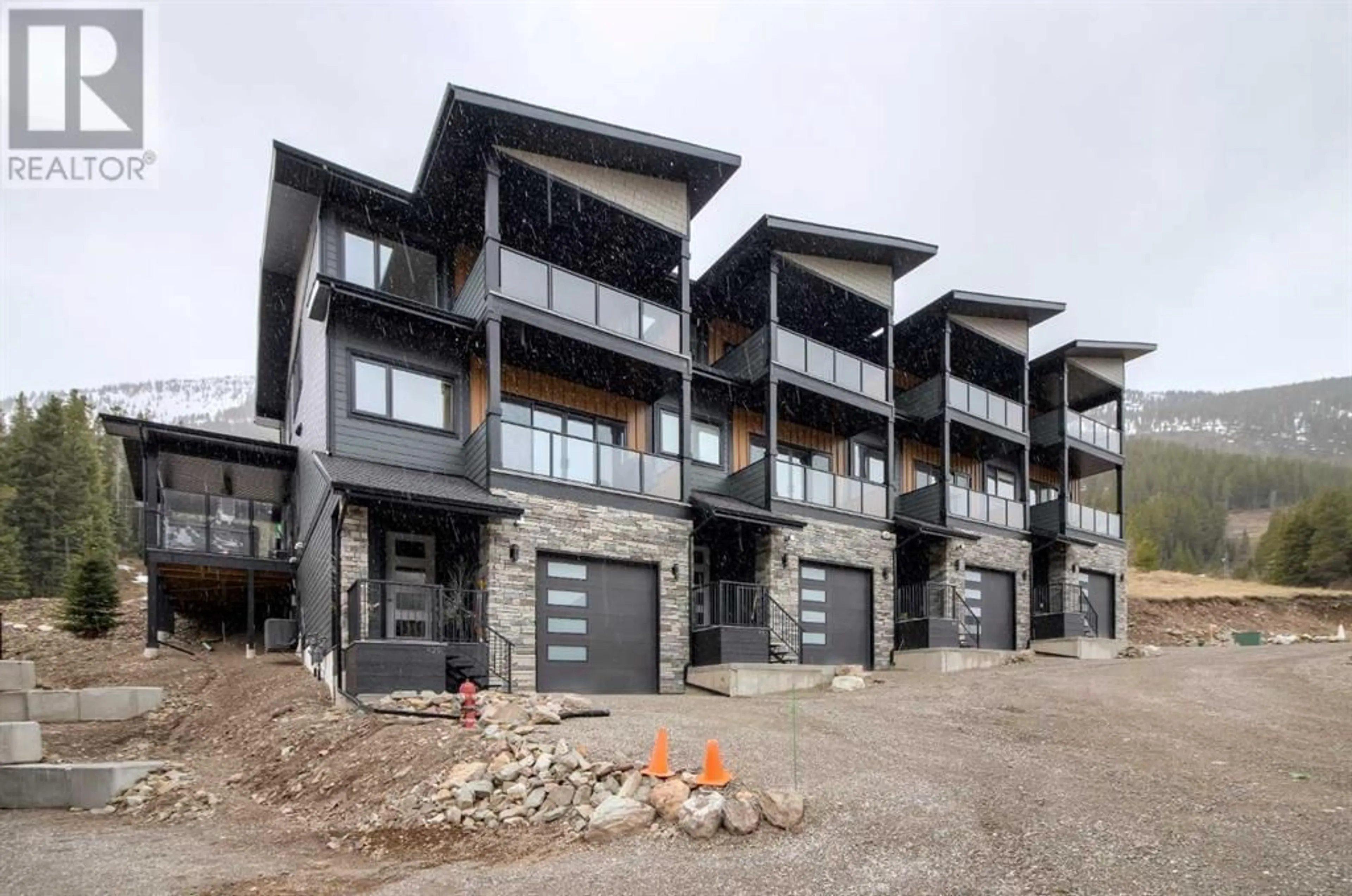 A pic from exterior of the house or condo for 429 Starlight Way, Rural Pincher Creek No. 9, M.D. of Alberta T0K1W0
