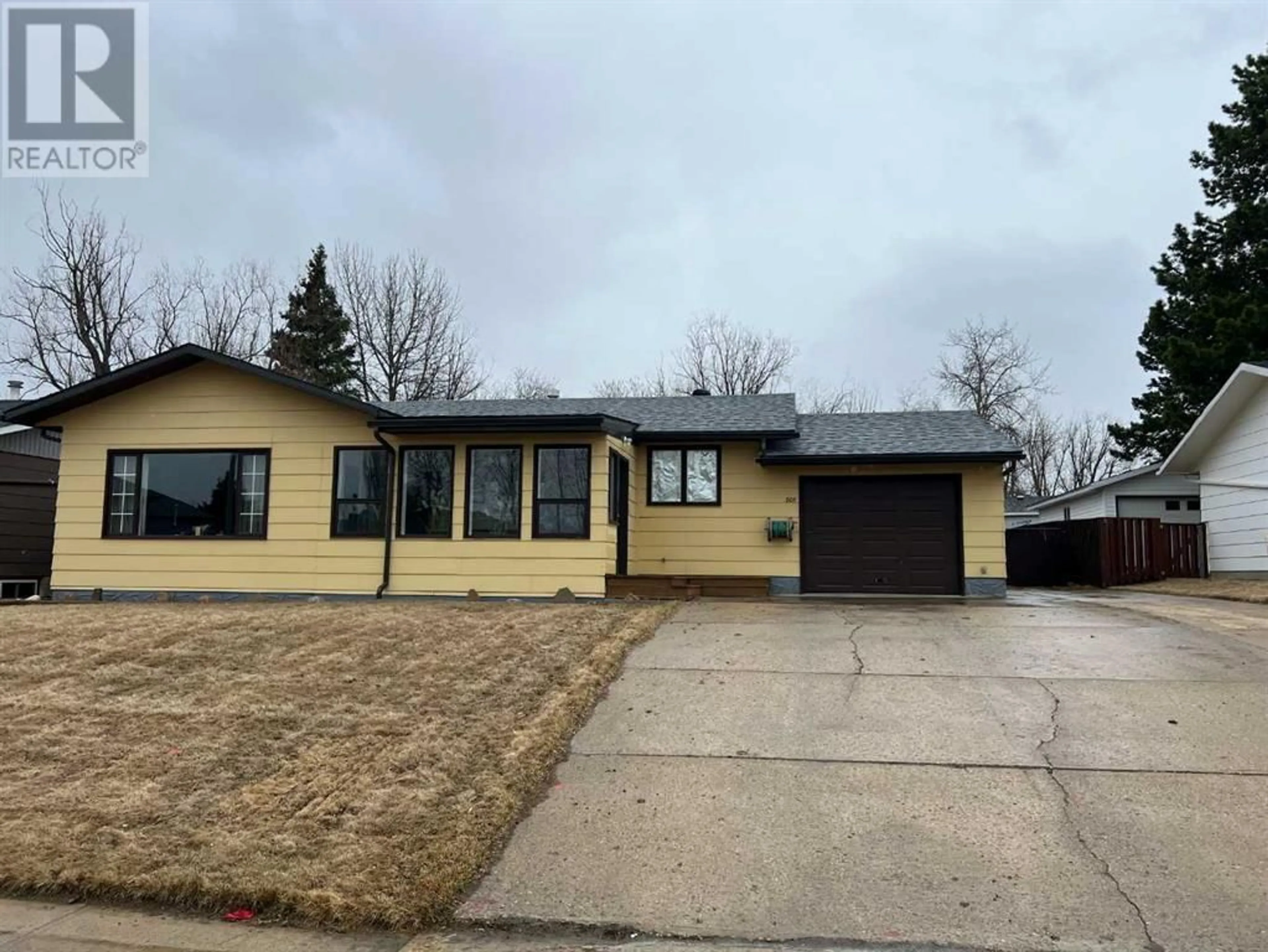 Frontside or backside of a home for 805 8 Street, Fox Creek Alberta T0H1P0