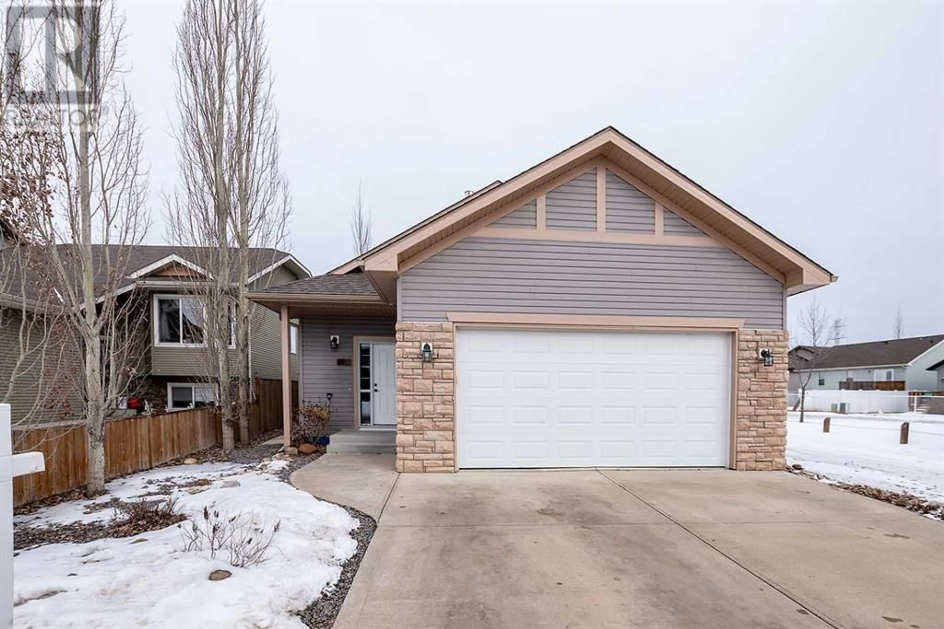 Frontside or backside of a home for 28 Vincent Close, Red Deer Alberta T4R0H6