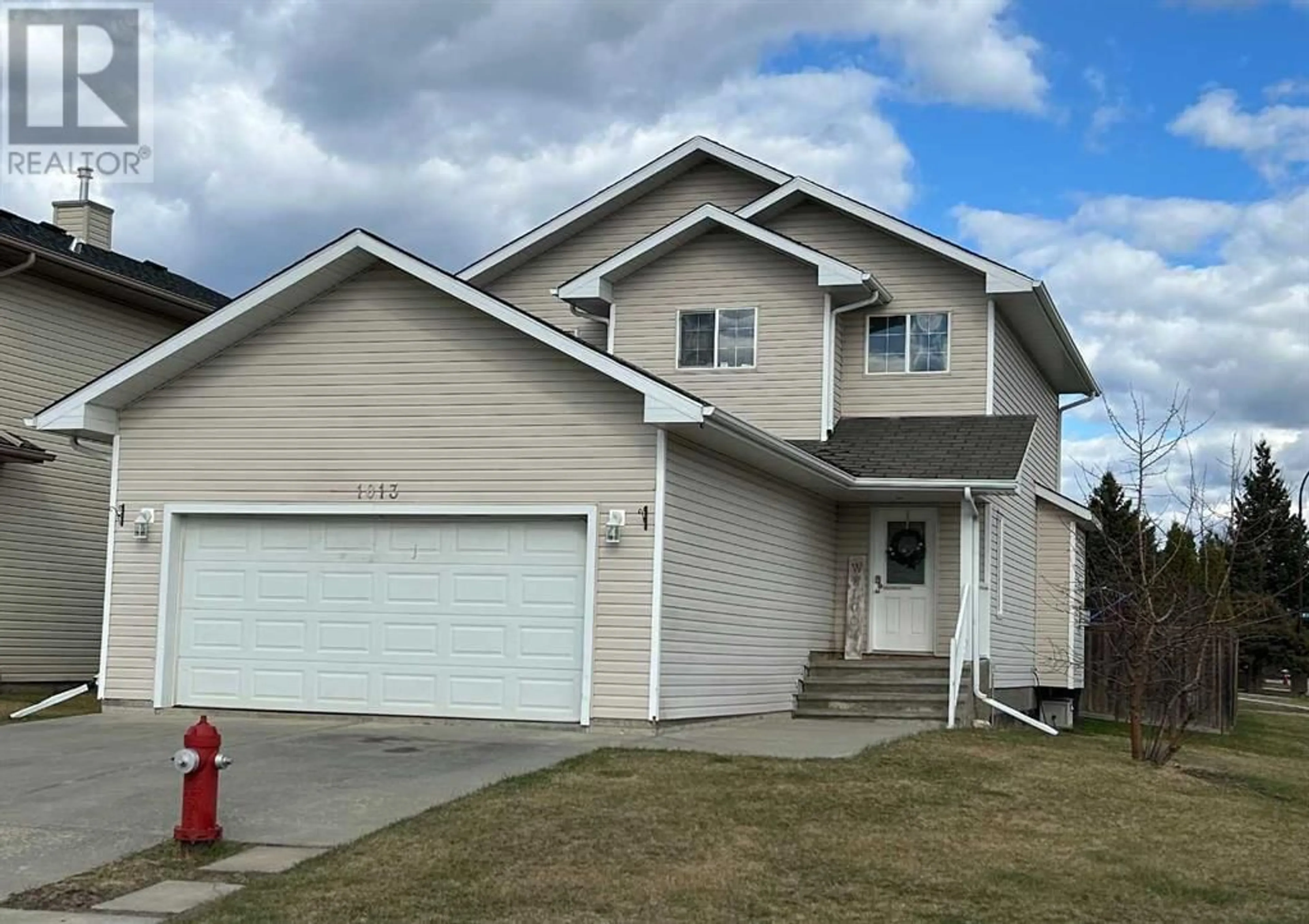 Frontside or backside of a home for 1013 7th Street SW, Slave Lake Alberta T0G2A4
