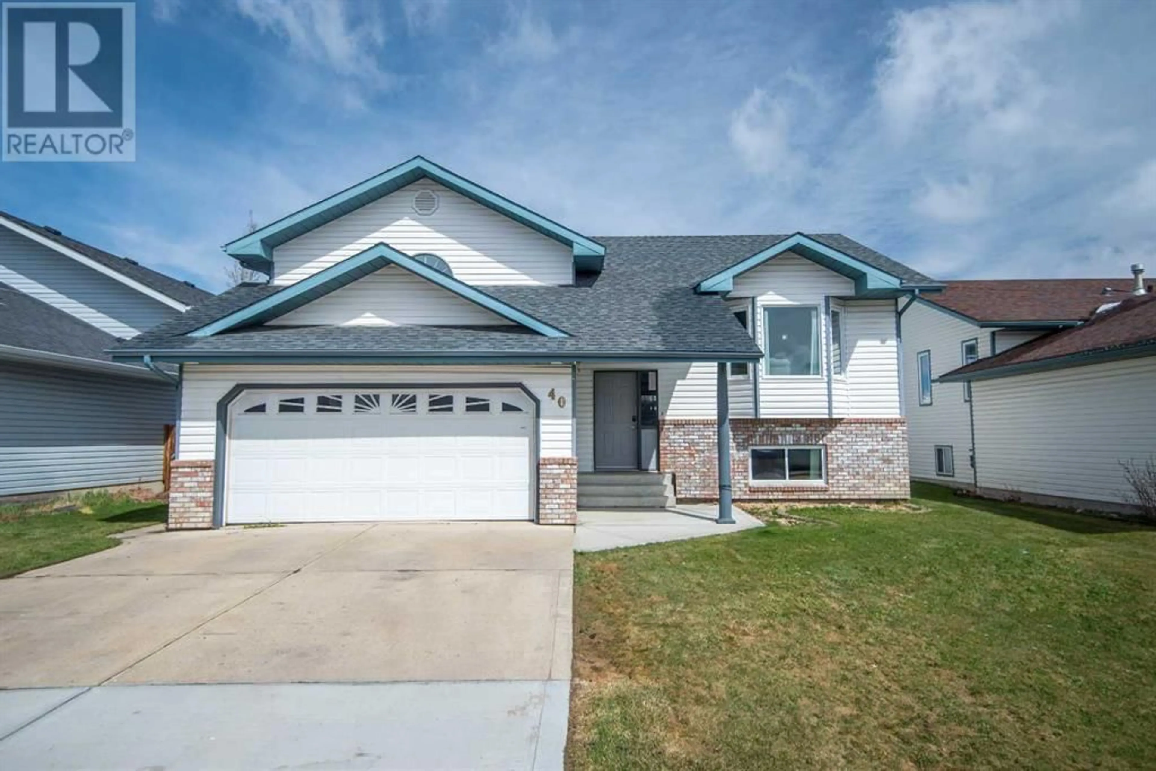 Frontside or backside of a home for 40 Willow Springs Crescent, Sylvan Lake Alberta T4S1G3