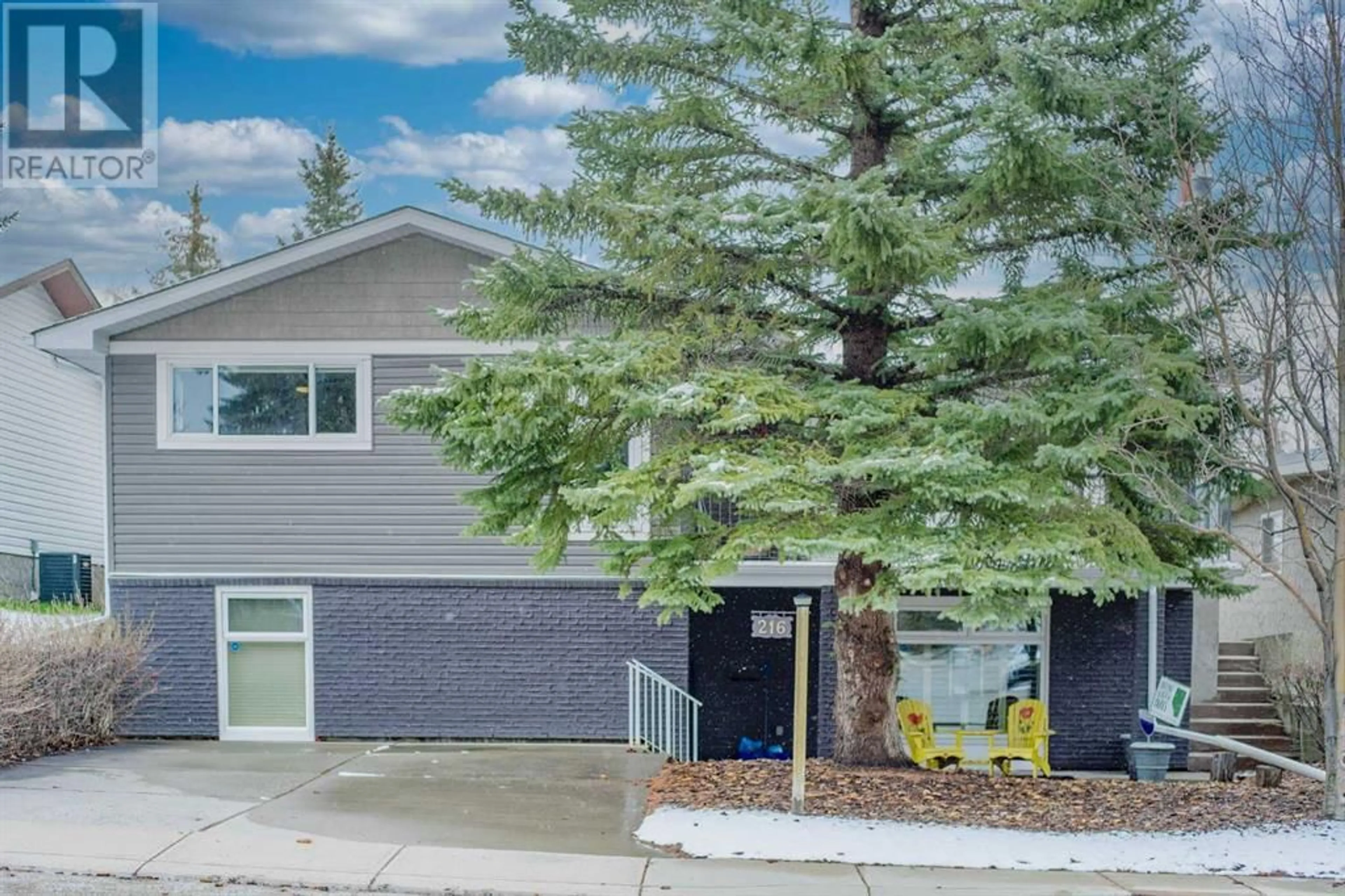 A pic from exterior of the house or condo for 216 Silver Brook Way NW, Calgary Alberta T3B3G8