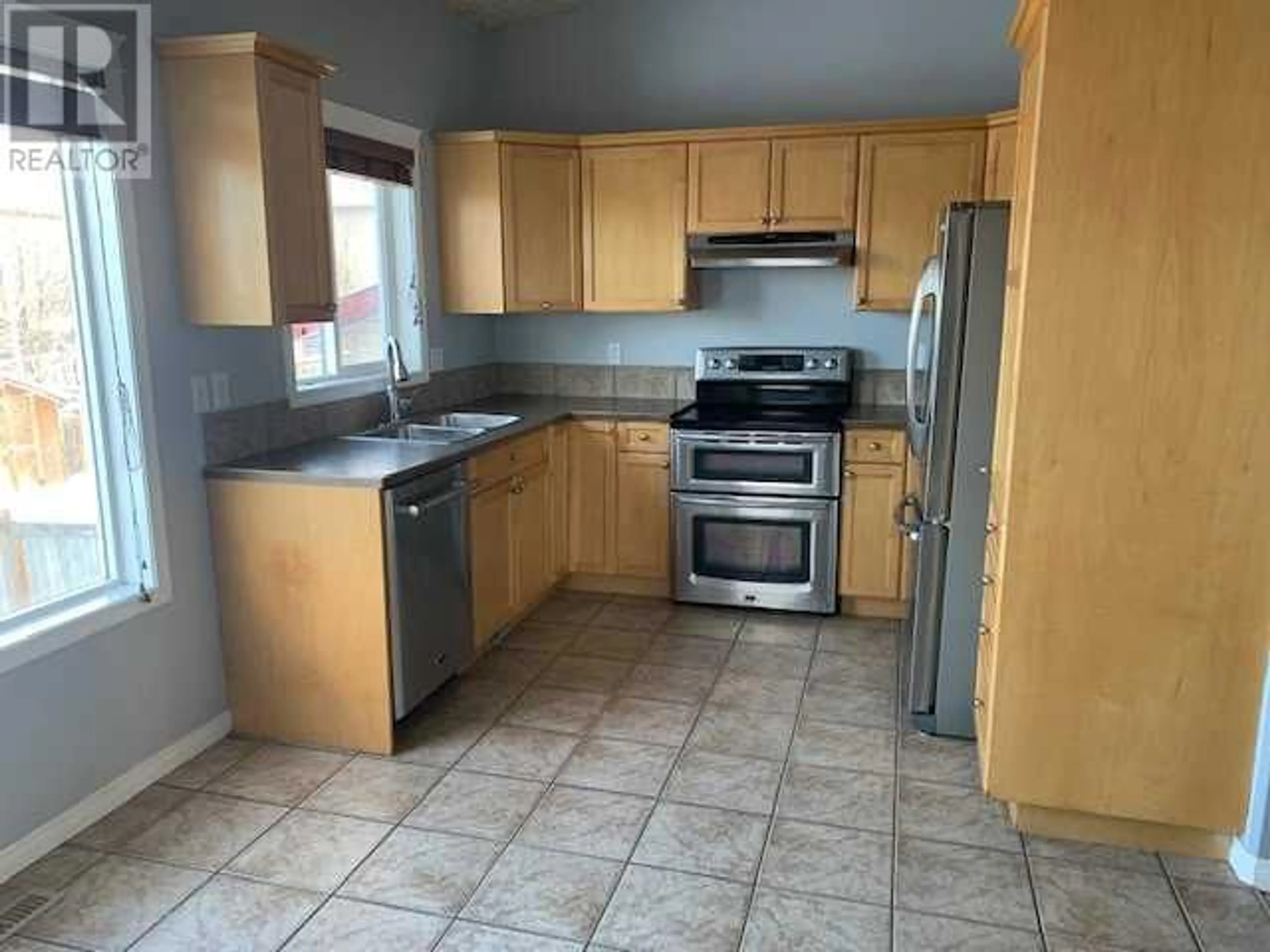 Standard kitchen for 11314 Pinnacle Drive, Grande Prairie Alberta T8W0E4