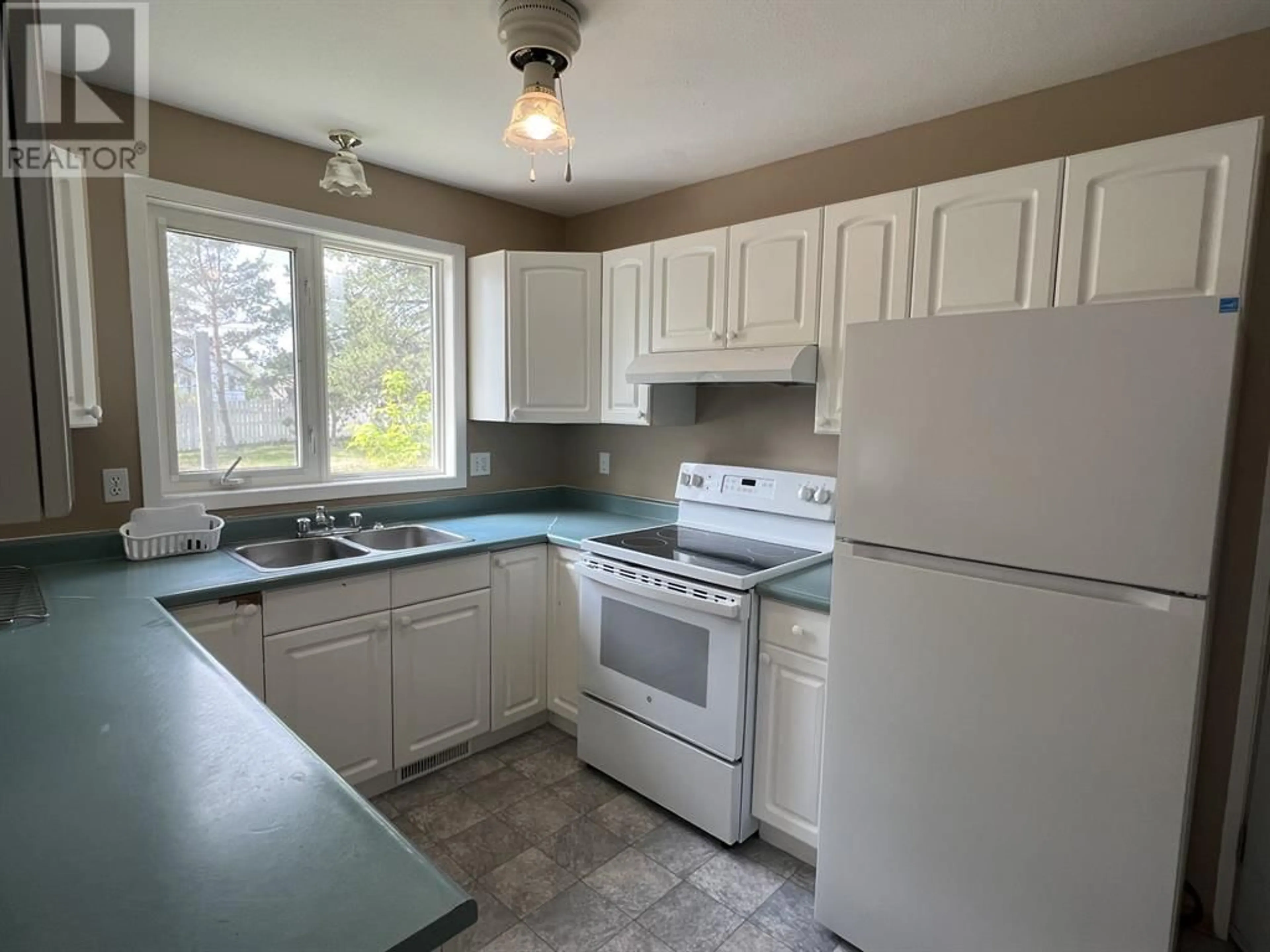 Standard kitchen for 5013 4 Avenue, Chauvin Alberta T0B0V0