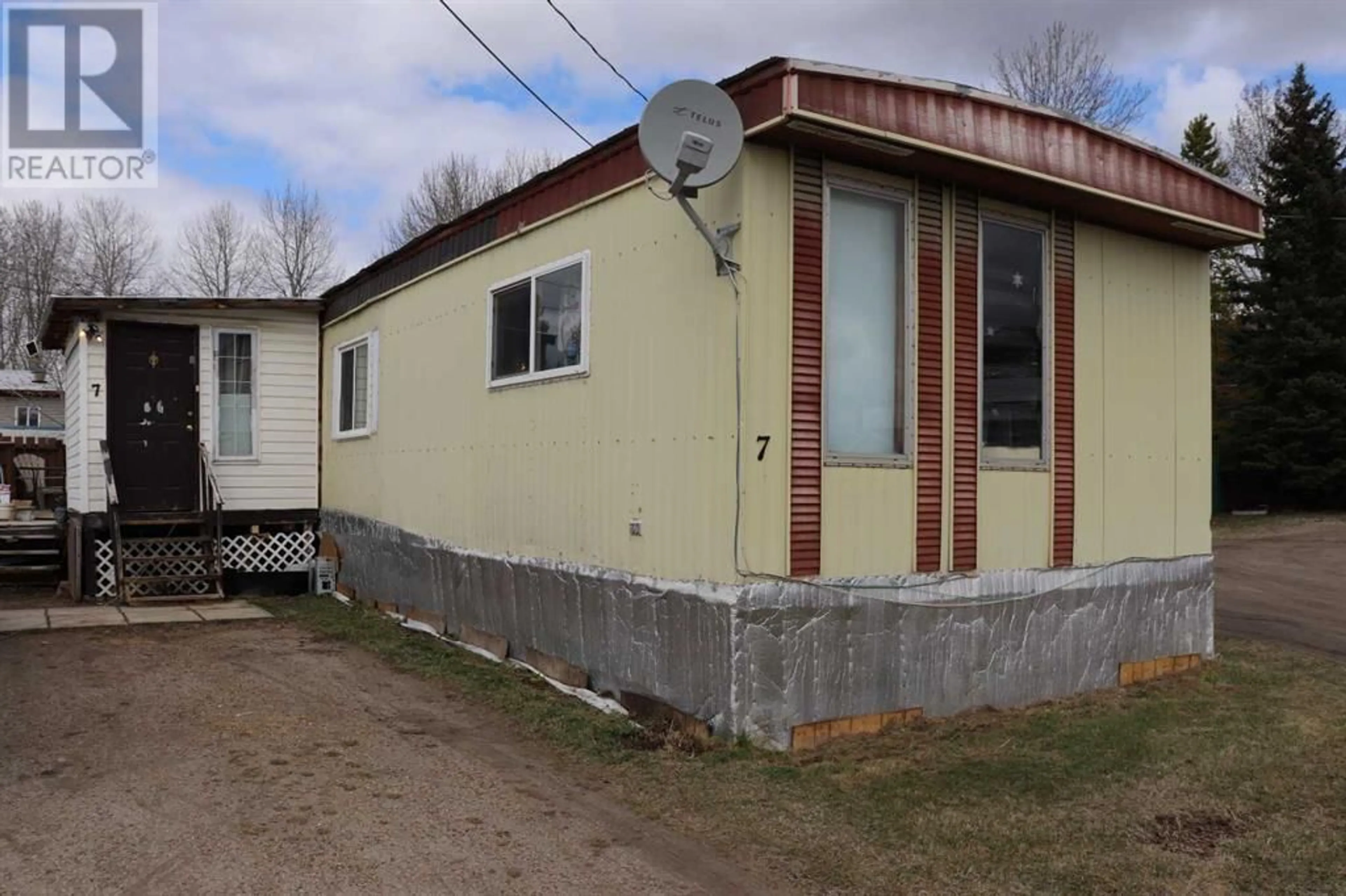 Frontside or backside of a home for 7 810 56 Street, Edson Alberta T7E1P2