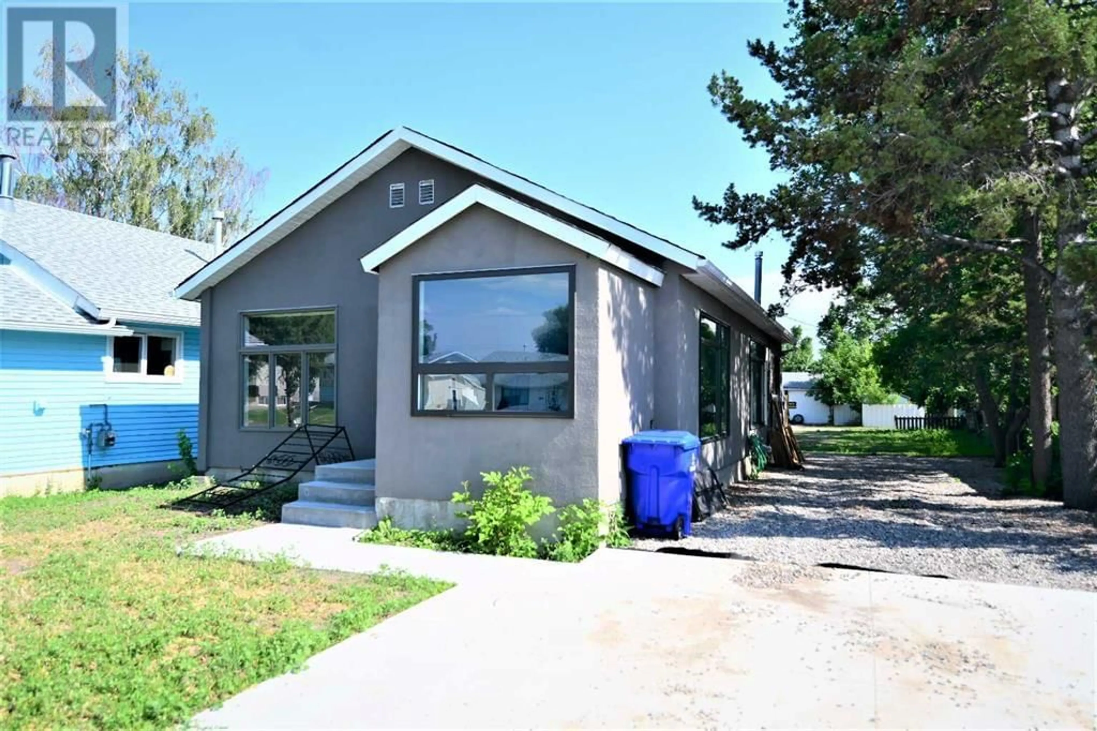 Outside view for 359 48 Avenue W, Claresholm Alberta T0L0T0