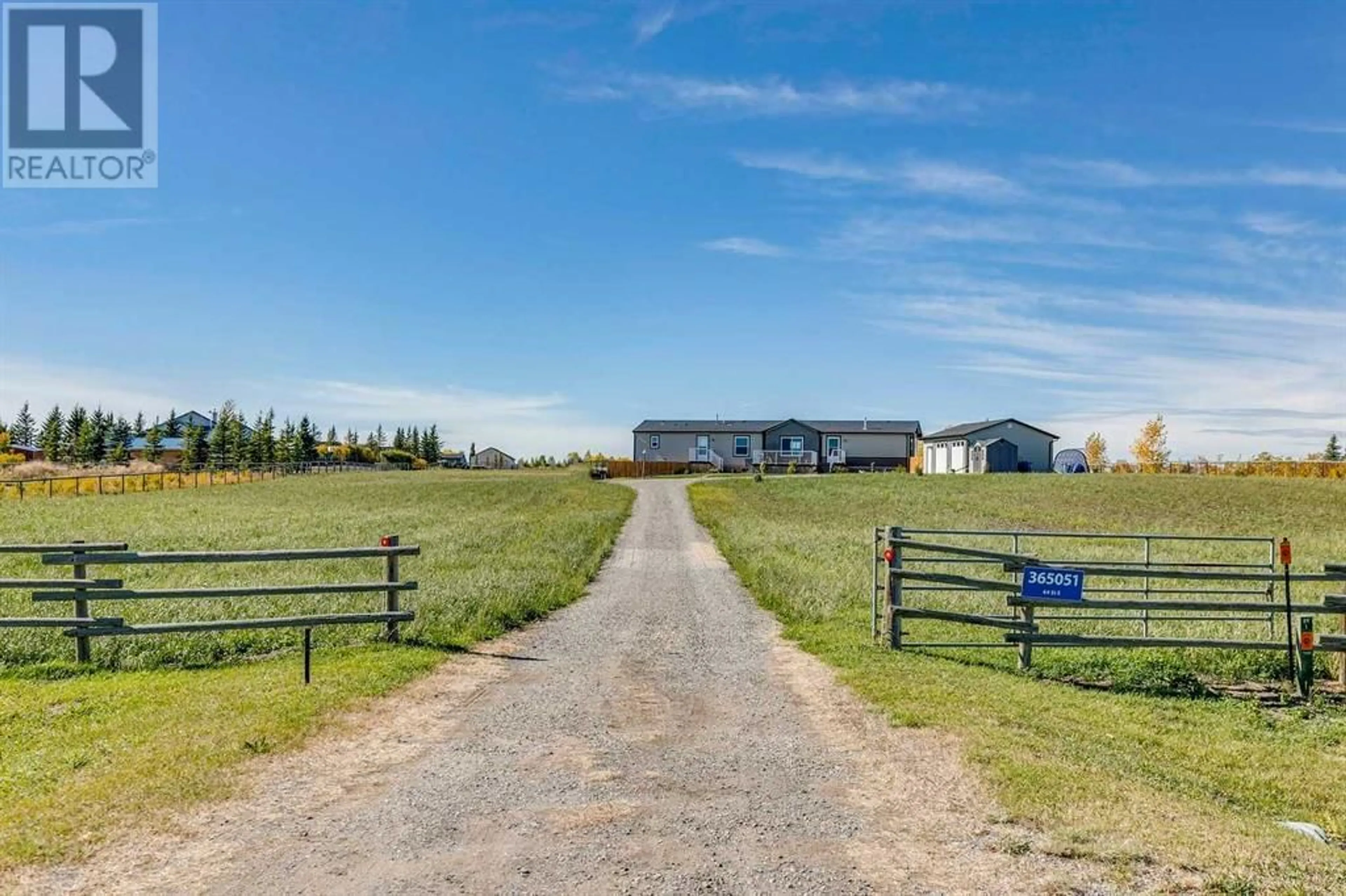 Fenced yard for 365051 64 Street E, Rural Foothills County Alberta T1S1B3