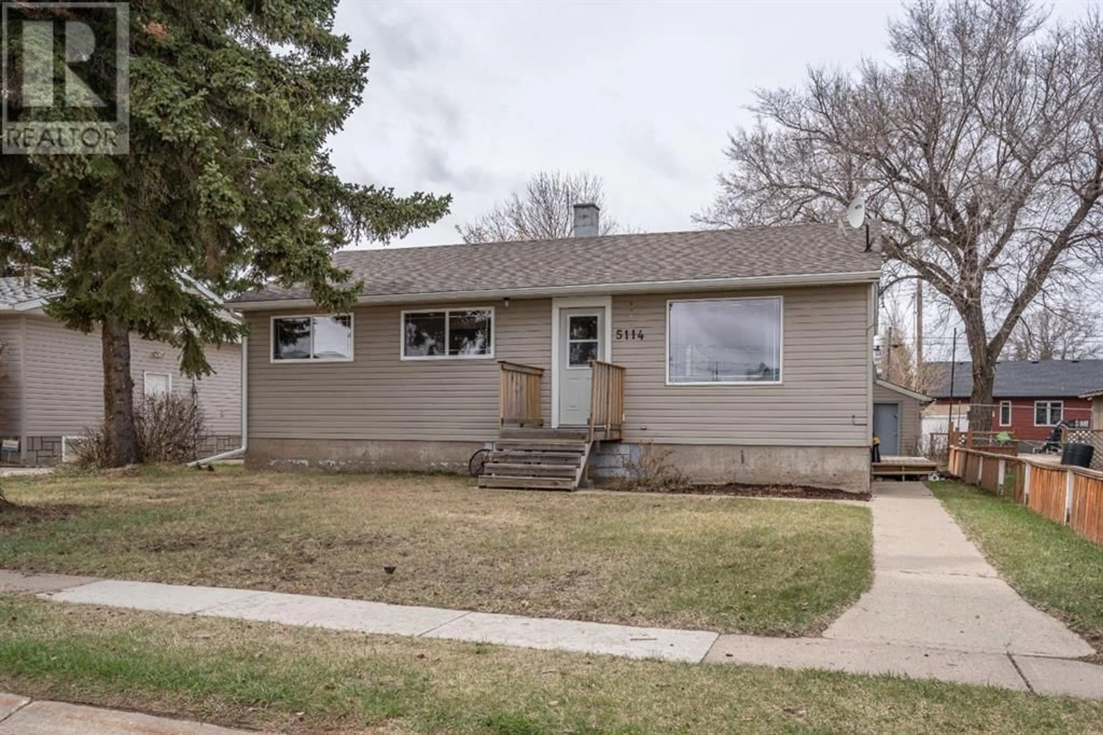 Frontside or backside of a home for 5114 51 Street, Daysland Alberta T0B1A0