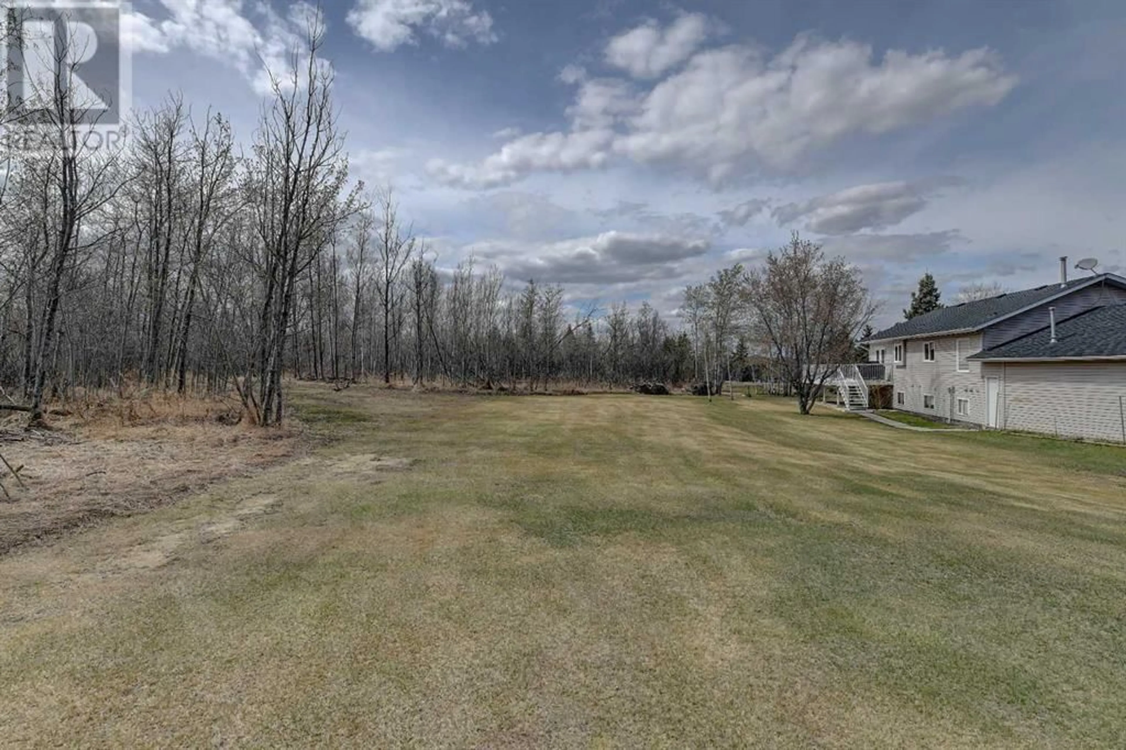 Fenced yard for 72 714053 RR 73, Rural Grande Prairie No. 1, County of Alberta T8W5J7