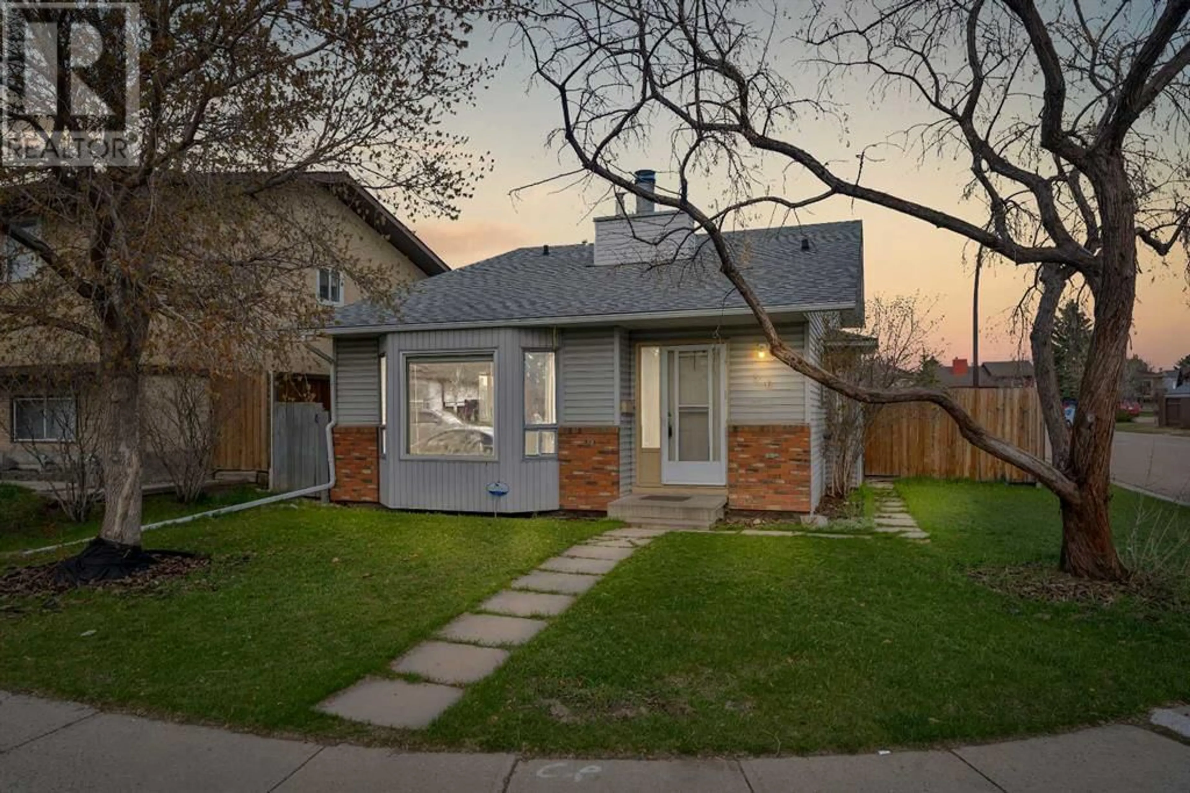 Frontside or backside of a home for 36 Whitehaven Road NE, Calgary Alberta T1Y6A4