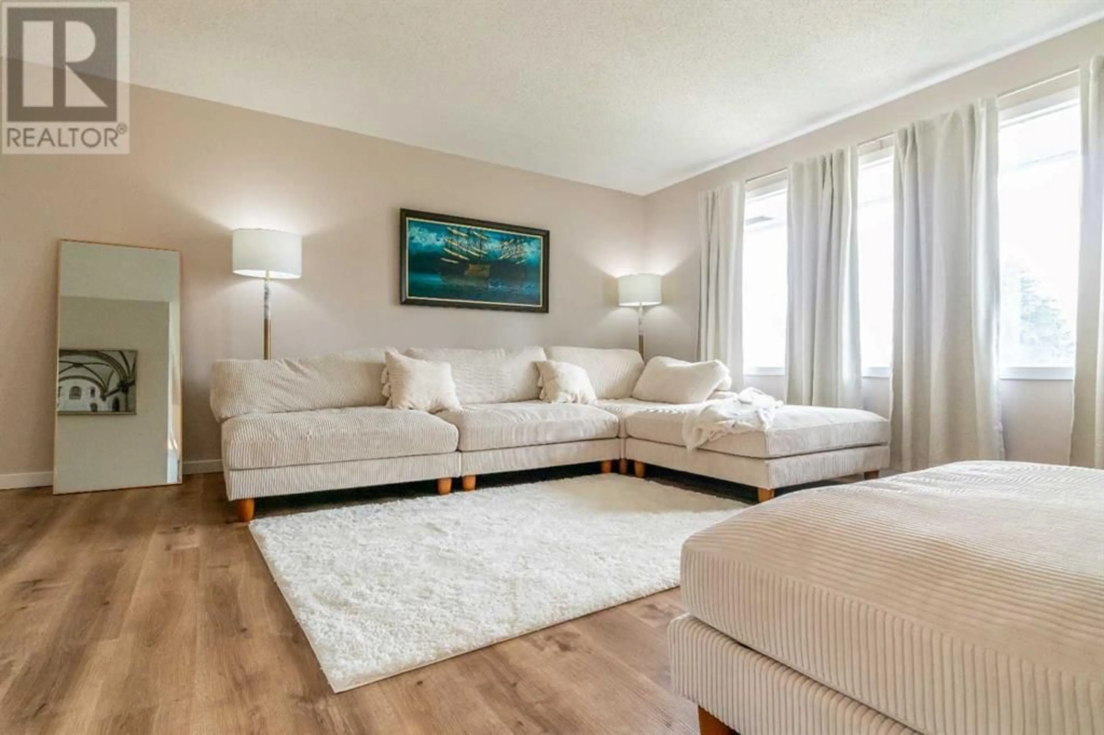 Living room for 131 Lake Newell Crescent, Brooks Alberta T1R0L6