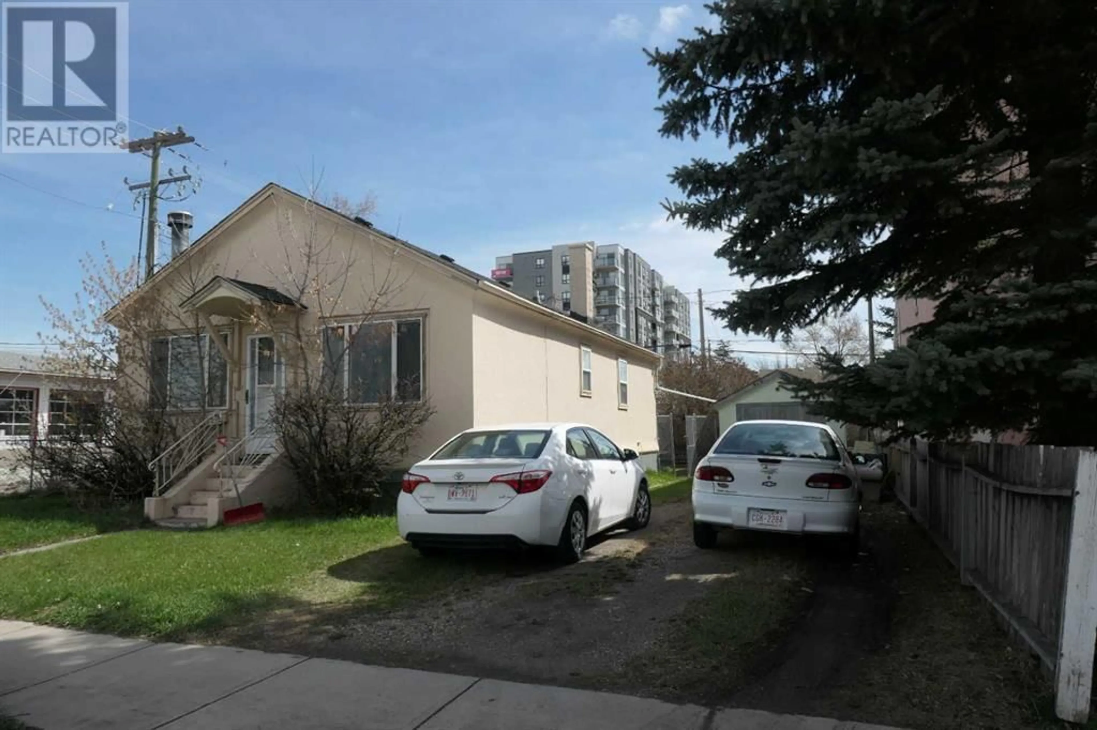 A pic from exterior of the house or condo for 1532 Centre A Street NE, Calgary Alberta T2E2Z9